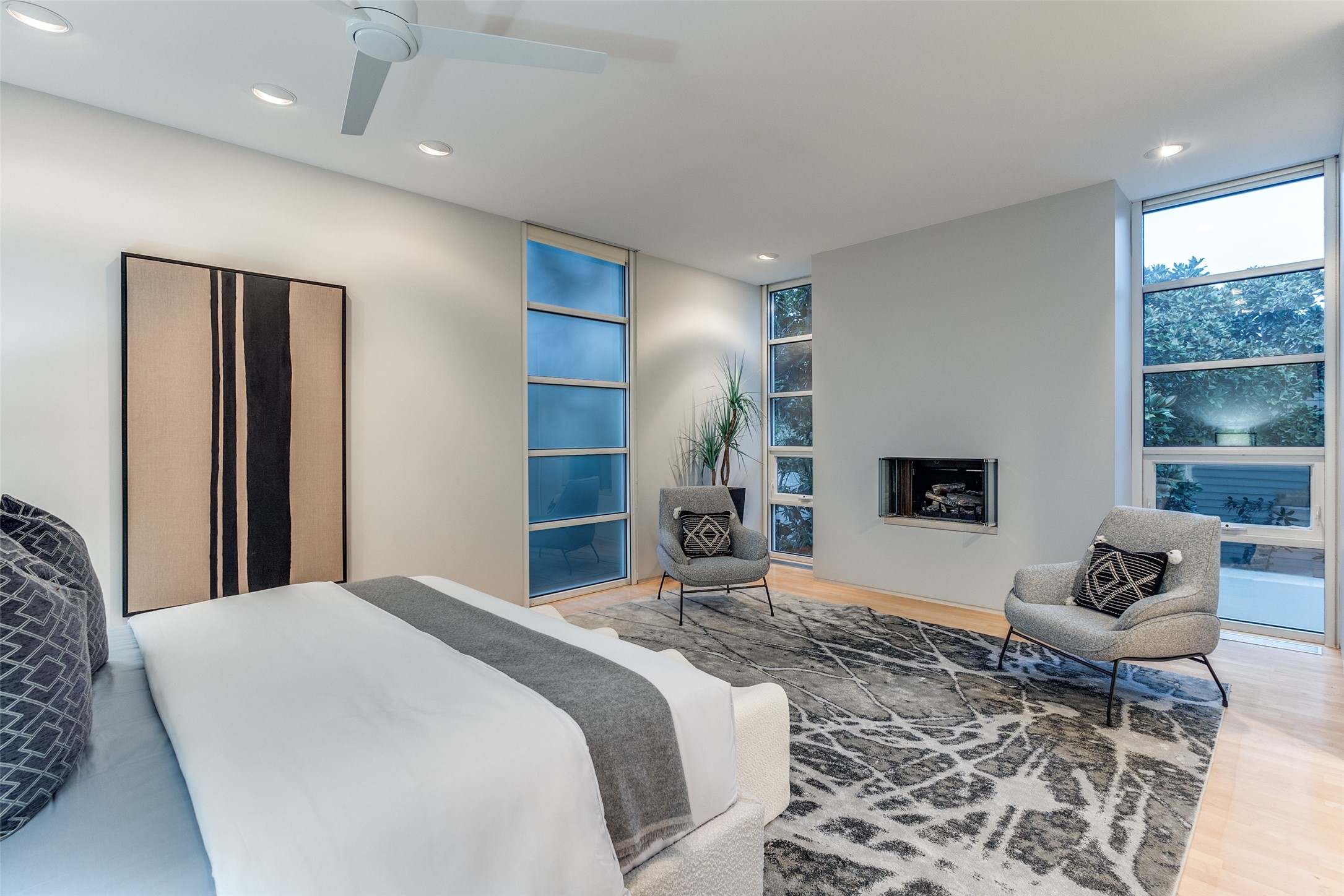 4428 N Versailles Avenue