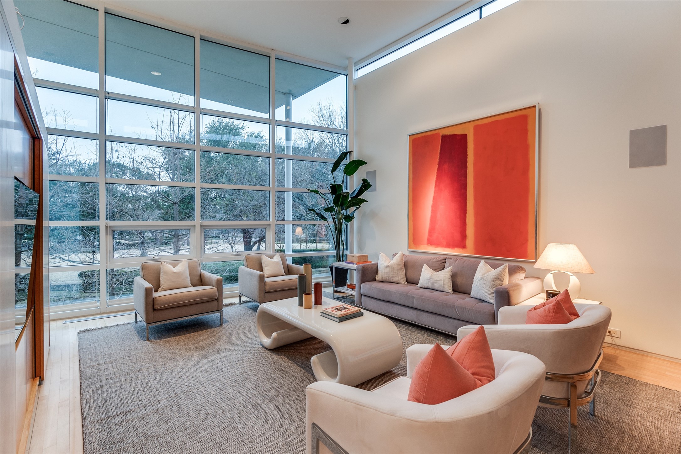 4428 N Versailles Avenue