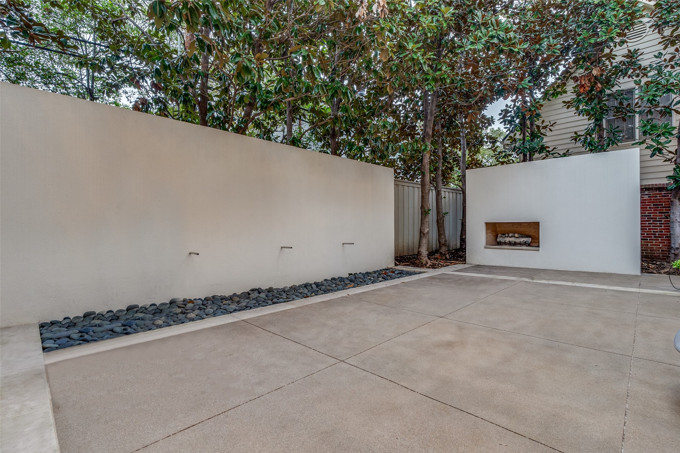 4428 N Versailles Avenue