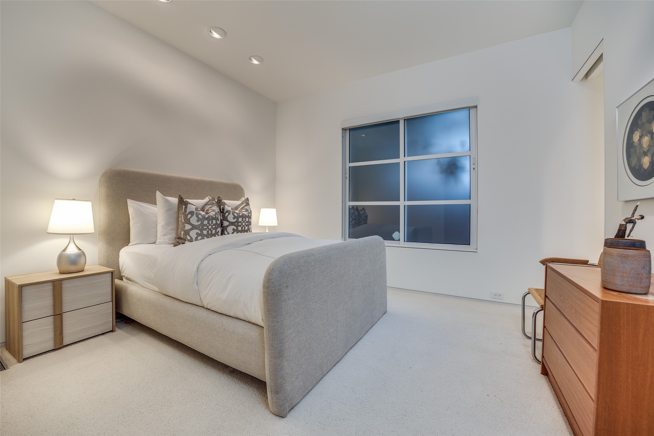 4428 N Versailles Avenue