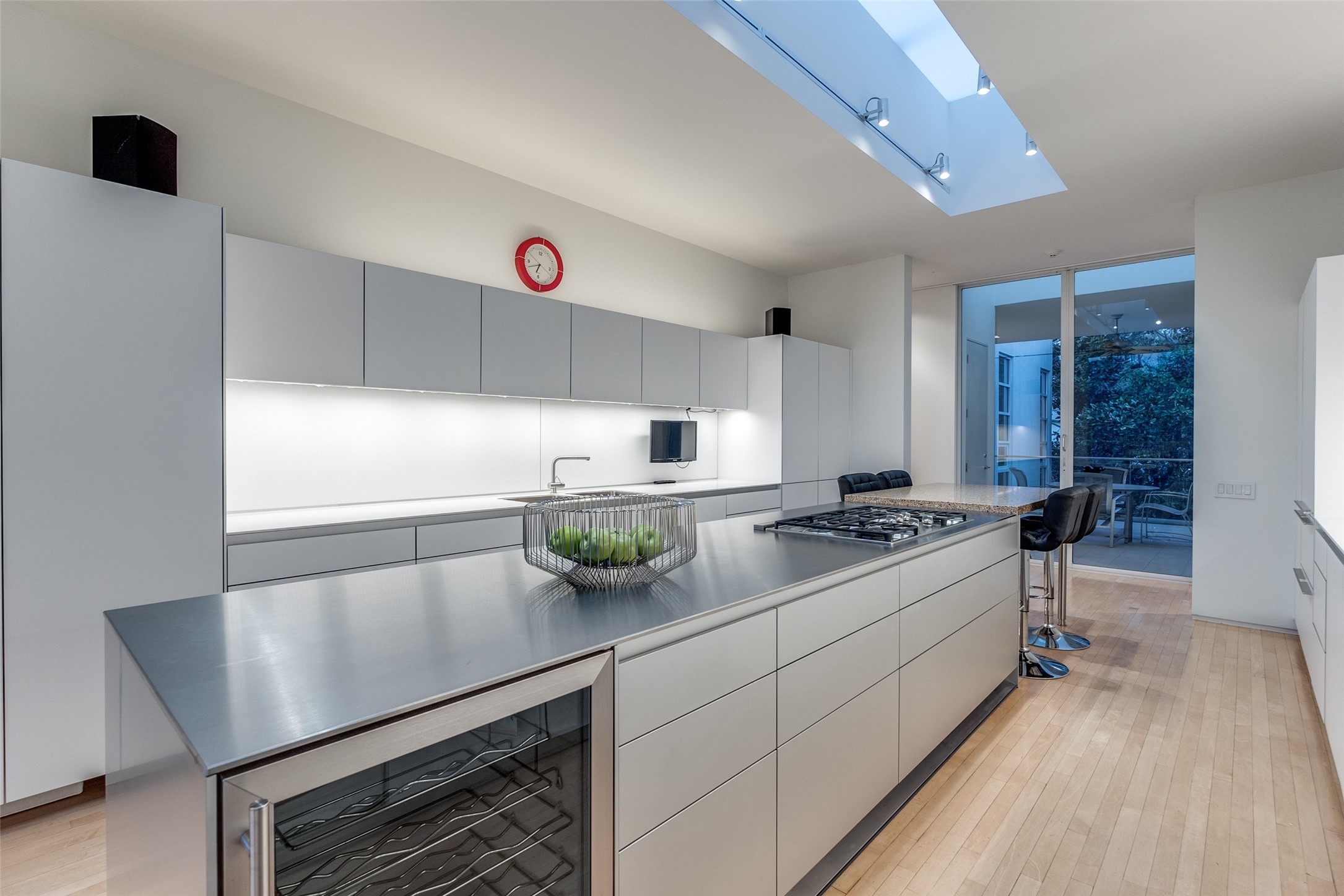 4428 N Versailles Avenue