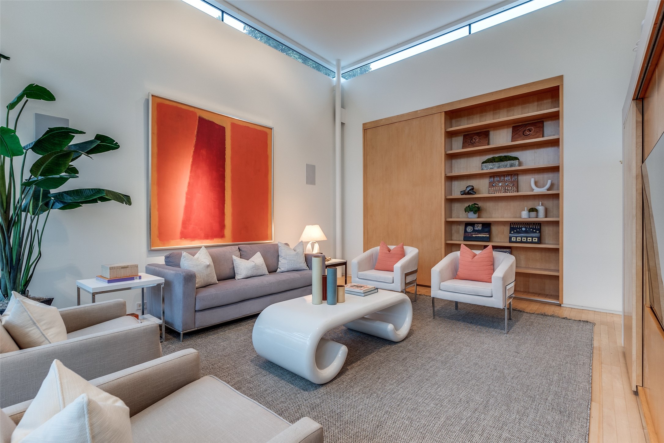 4428 N Versailles Avenue