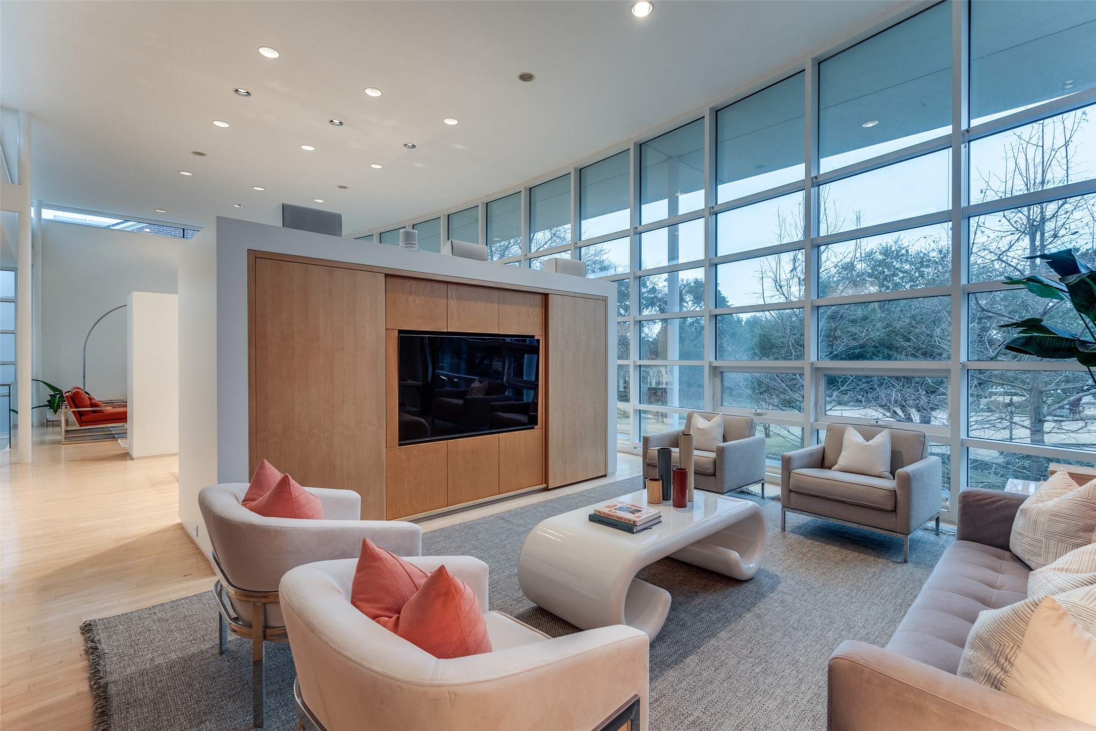 4428 N Versailles Avenue