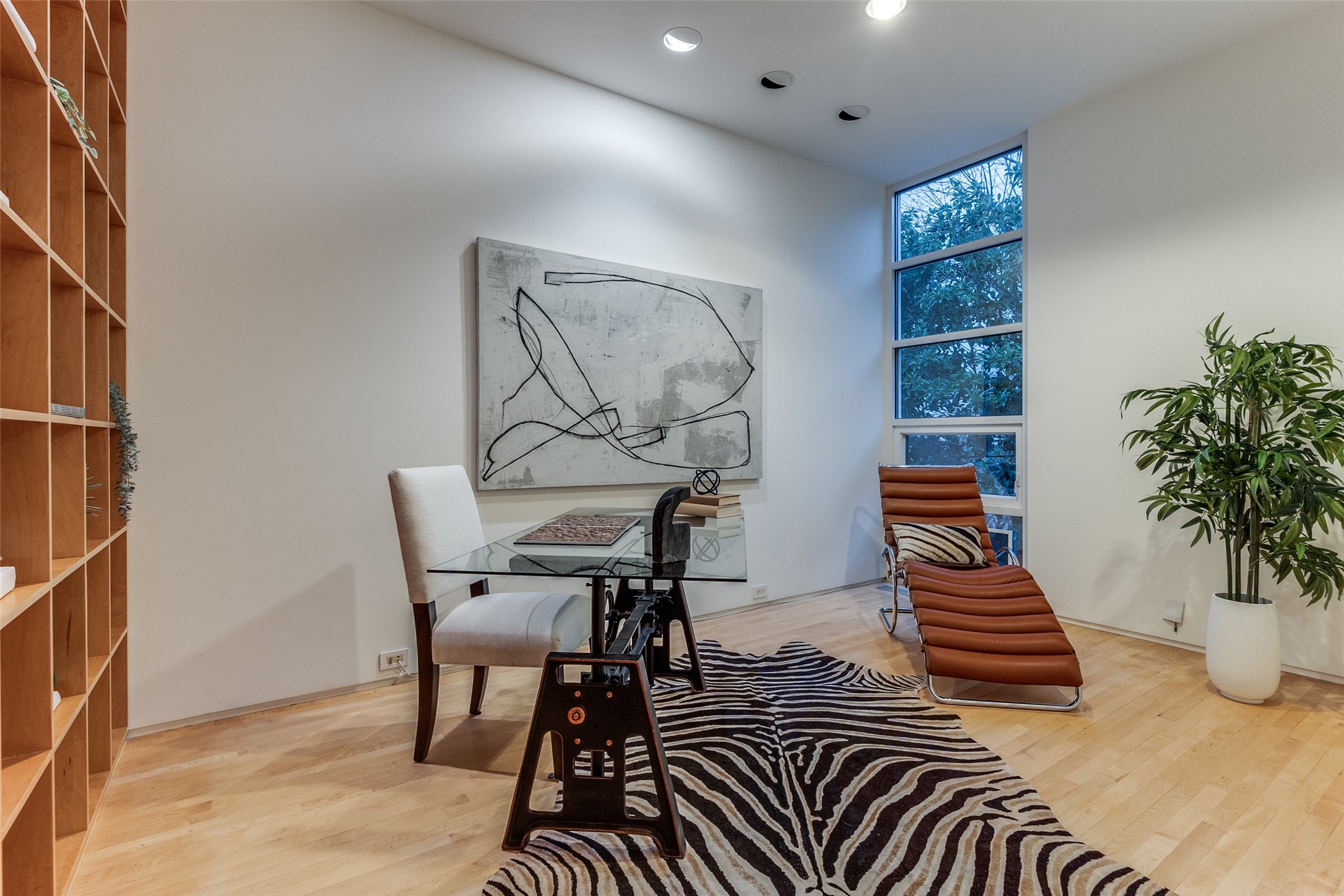 4428 N Versailles Avenue