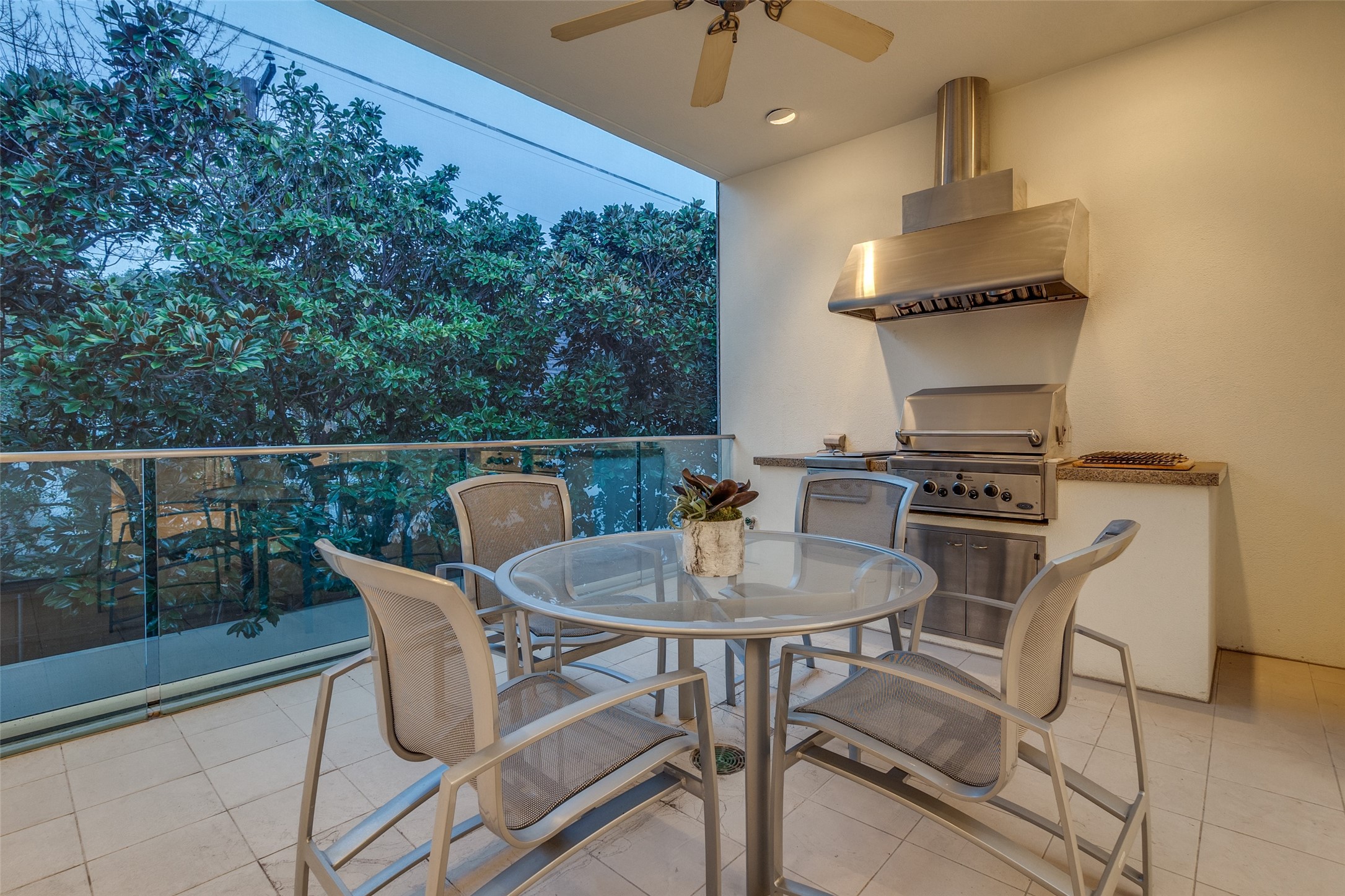 4428 N Versailles Avenue