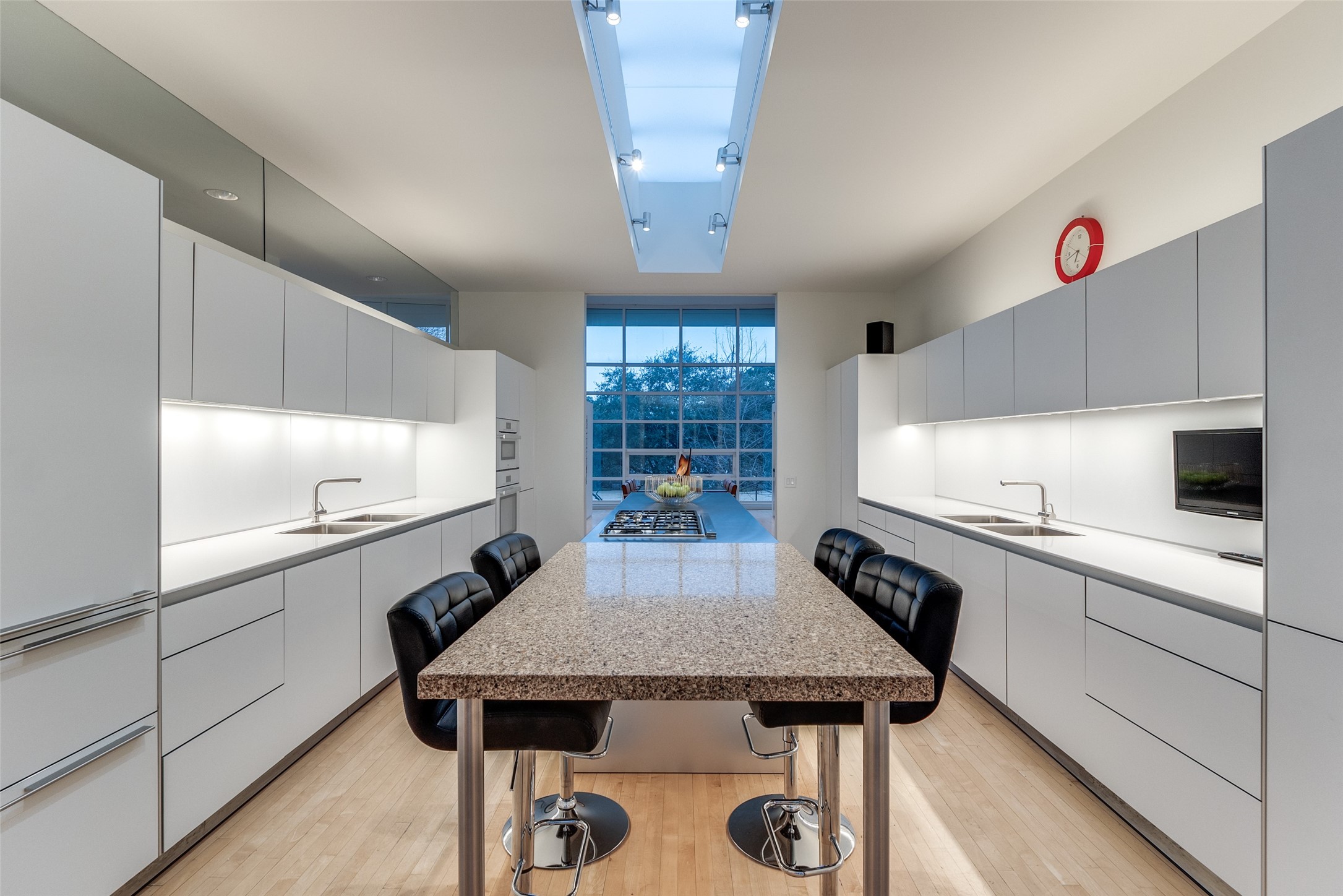 4428 N Versailles Avenue