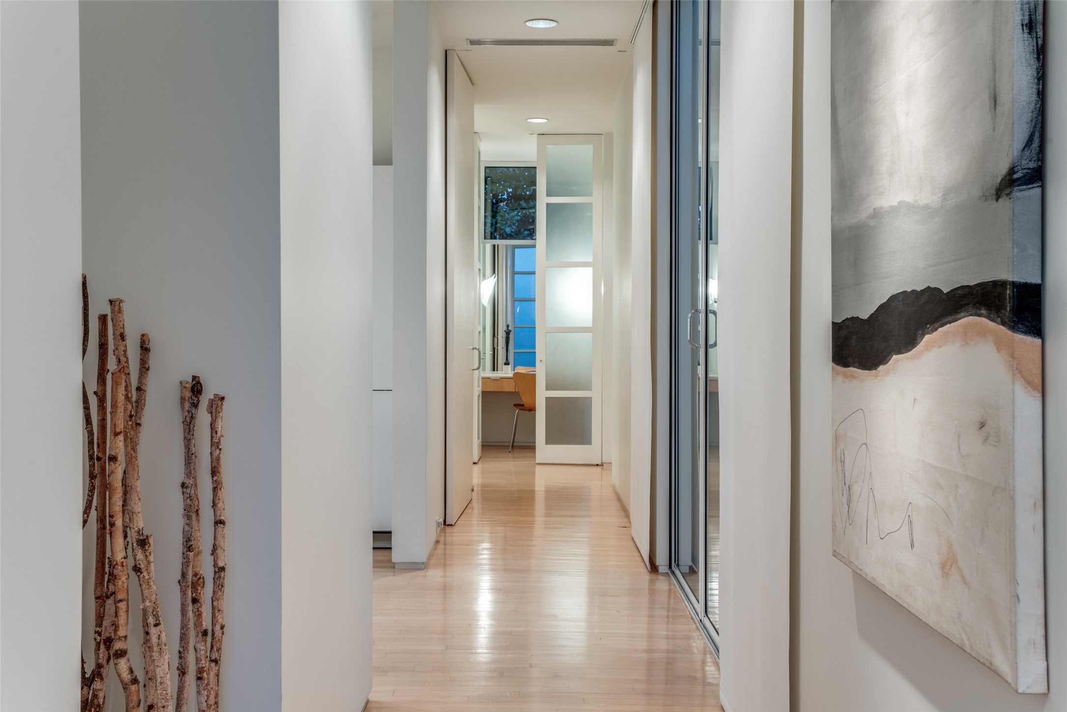 4428 N Versailles Avenue