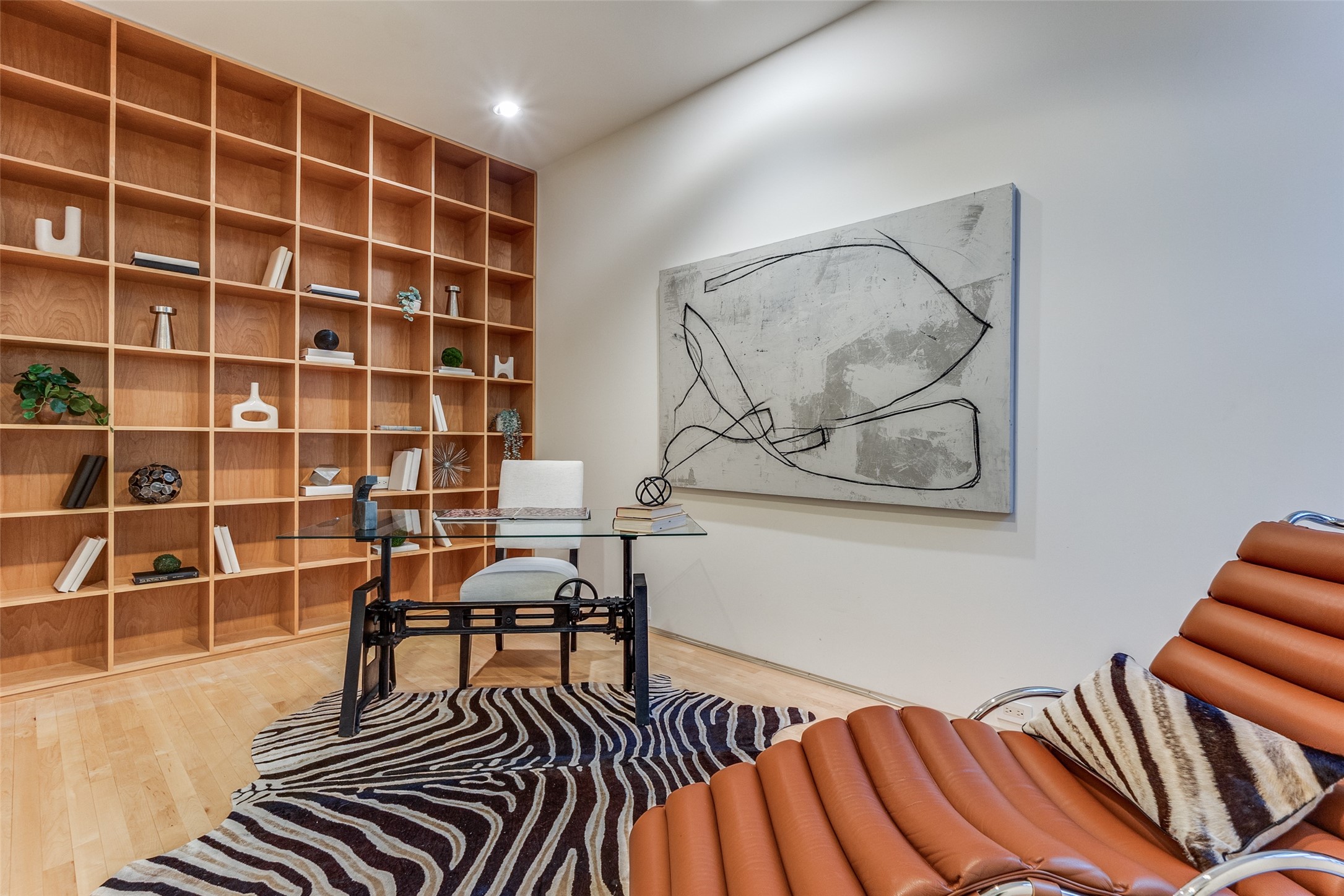 4428 N Versailles Avenue