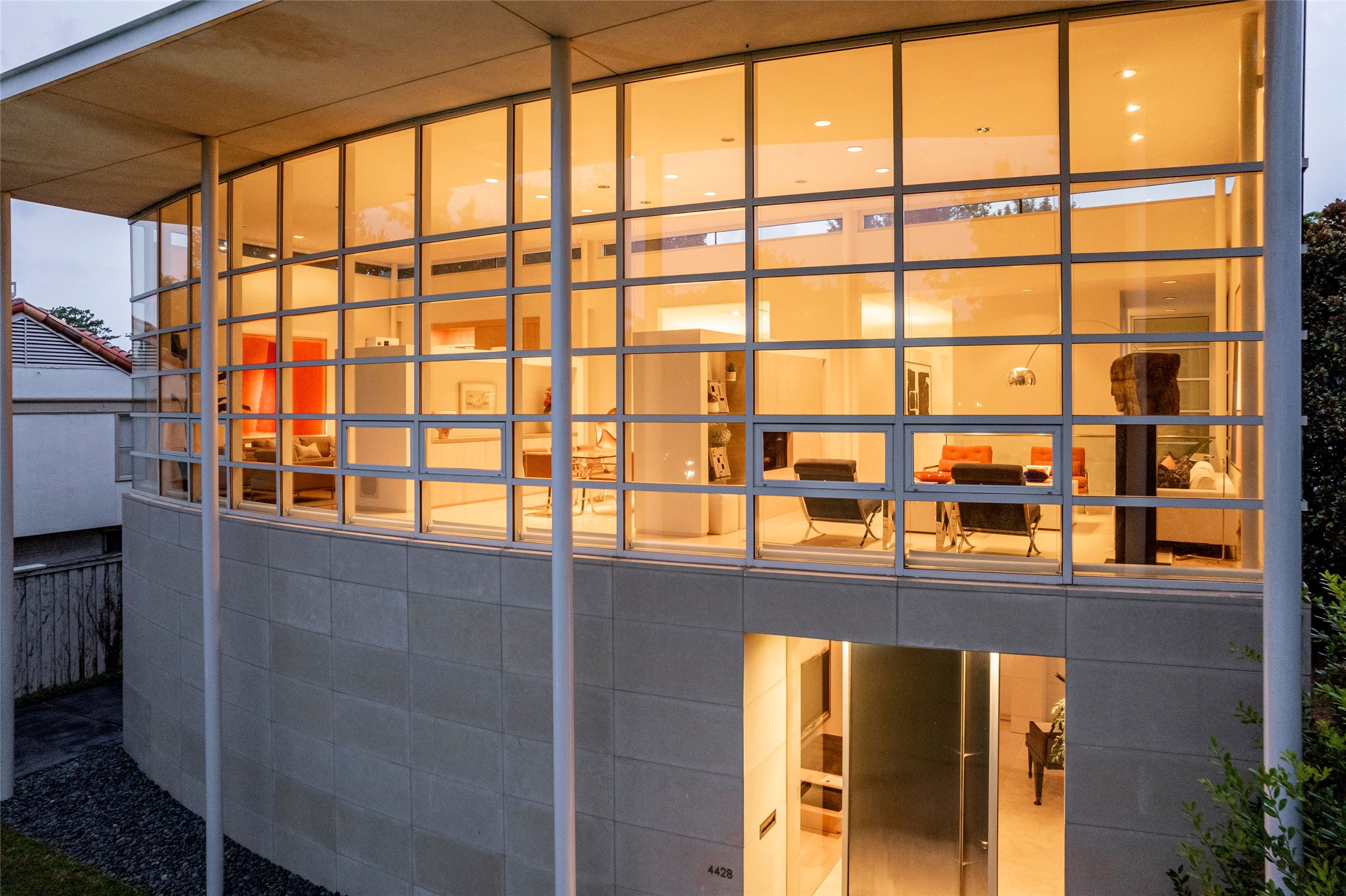 4428 N Versailles Avenue