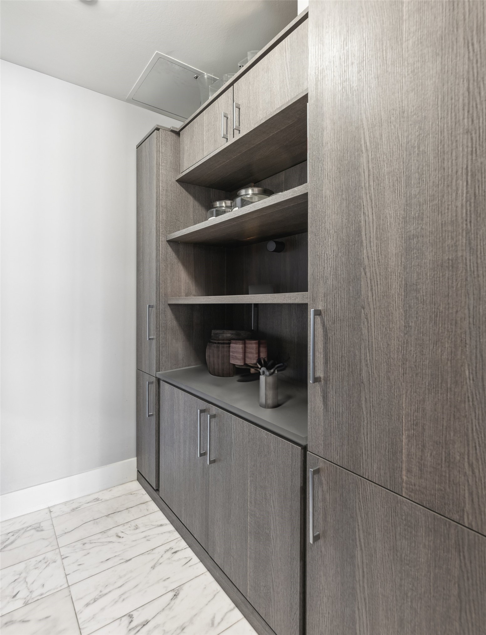 3130 N Harwood Street 905