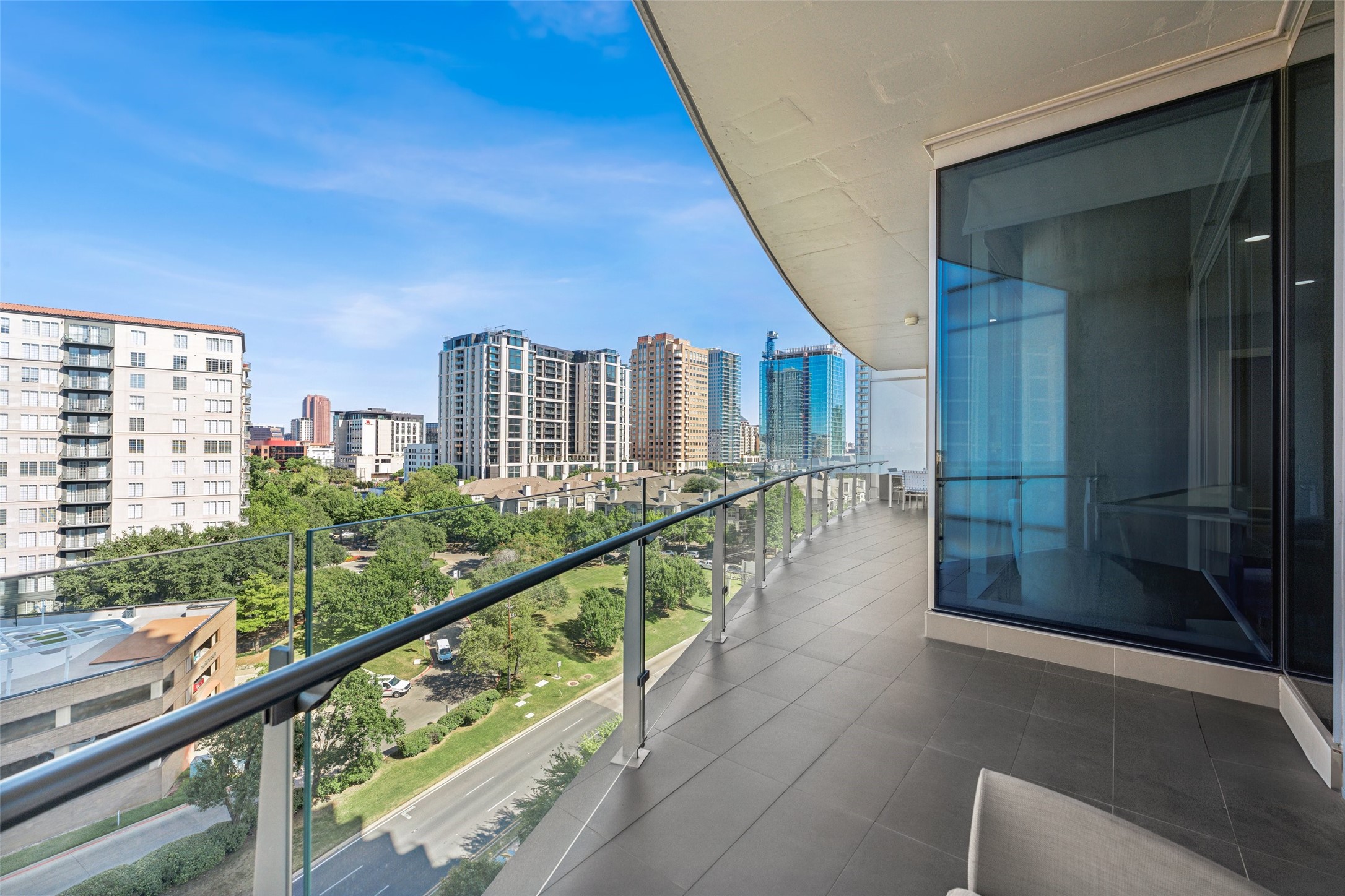 3130 N Harwood Street 905