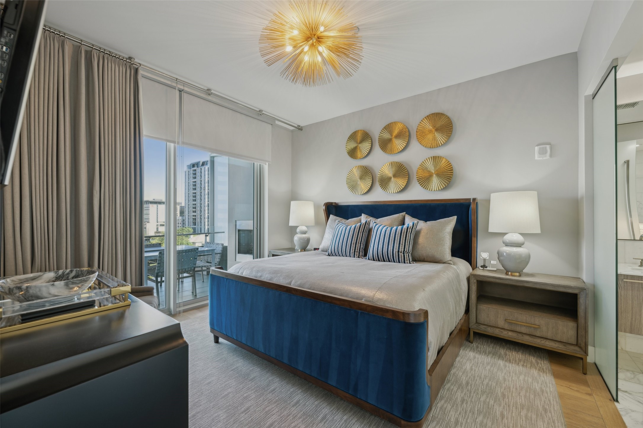 3130 N Harwood Street 905