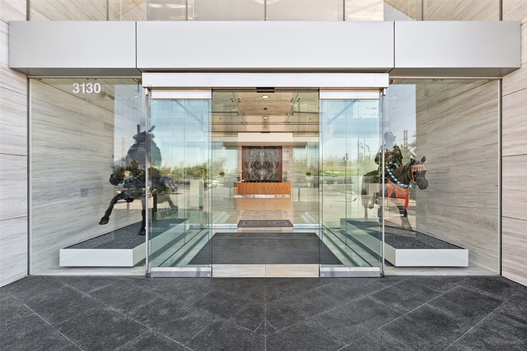 3130 N Harwood Street 905