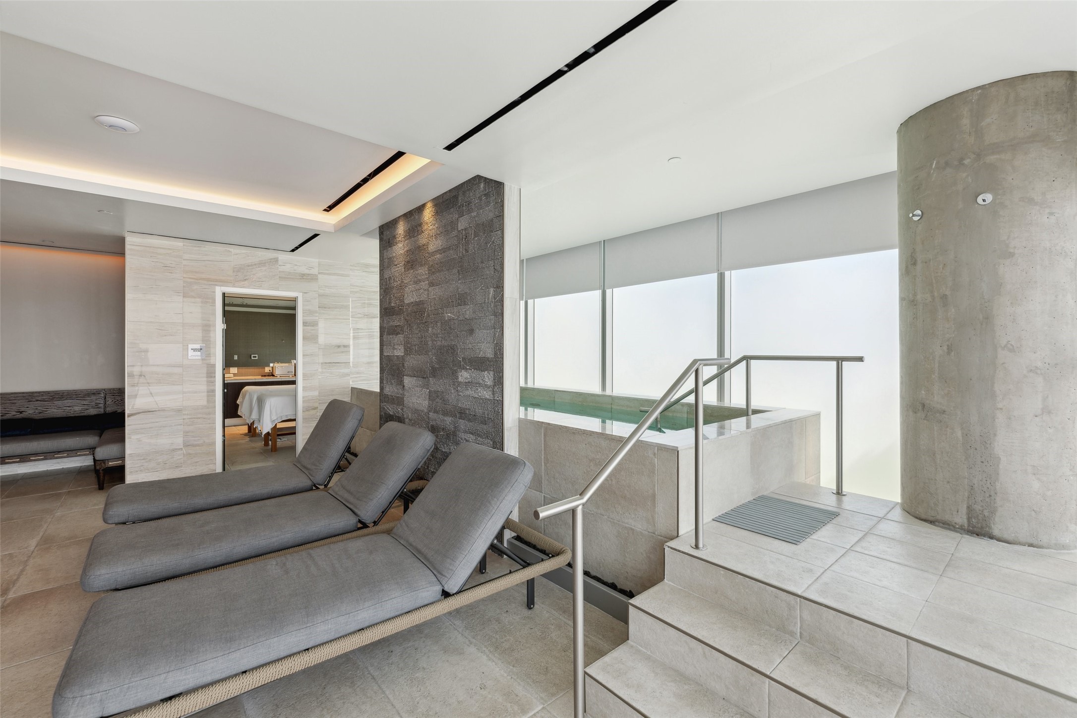 3130 N Harwood Street 905