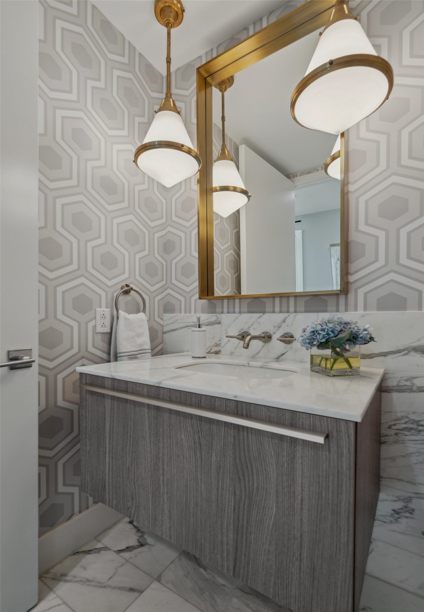 3130 N Harwood Street 905