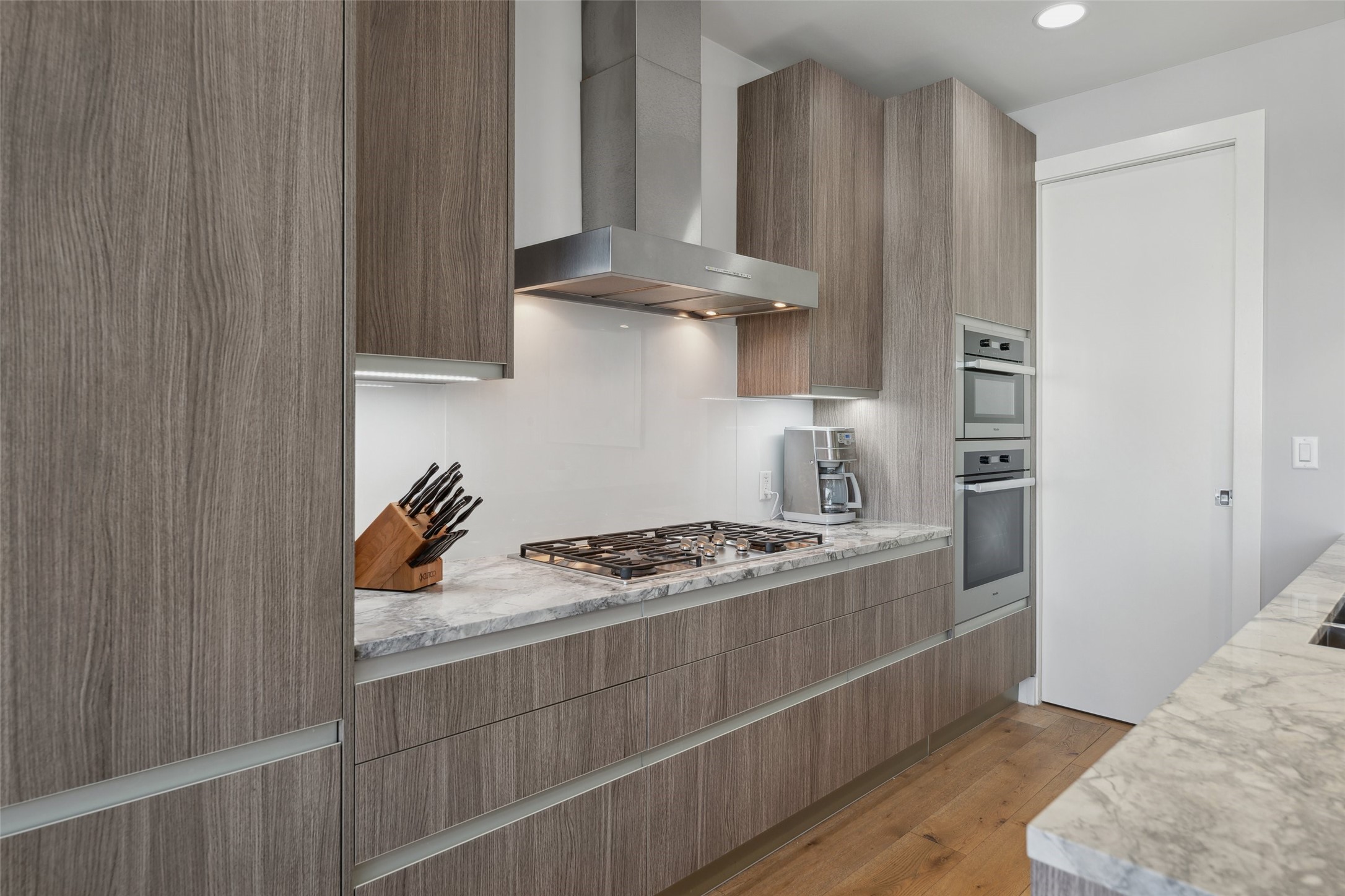 3130 N Harwood Street 905