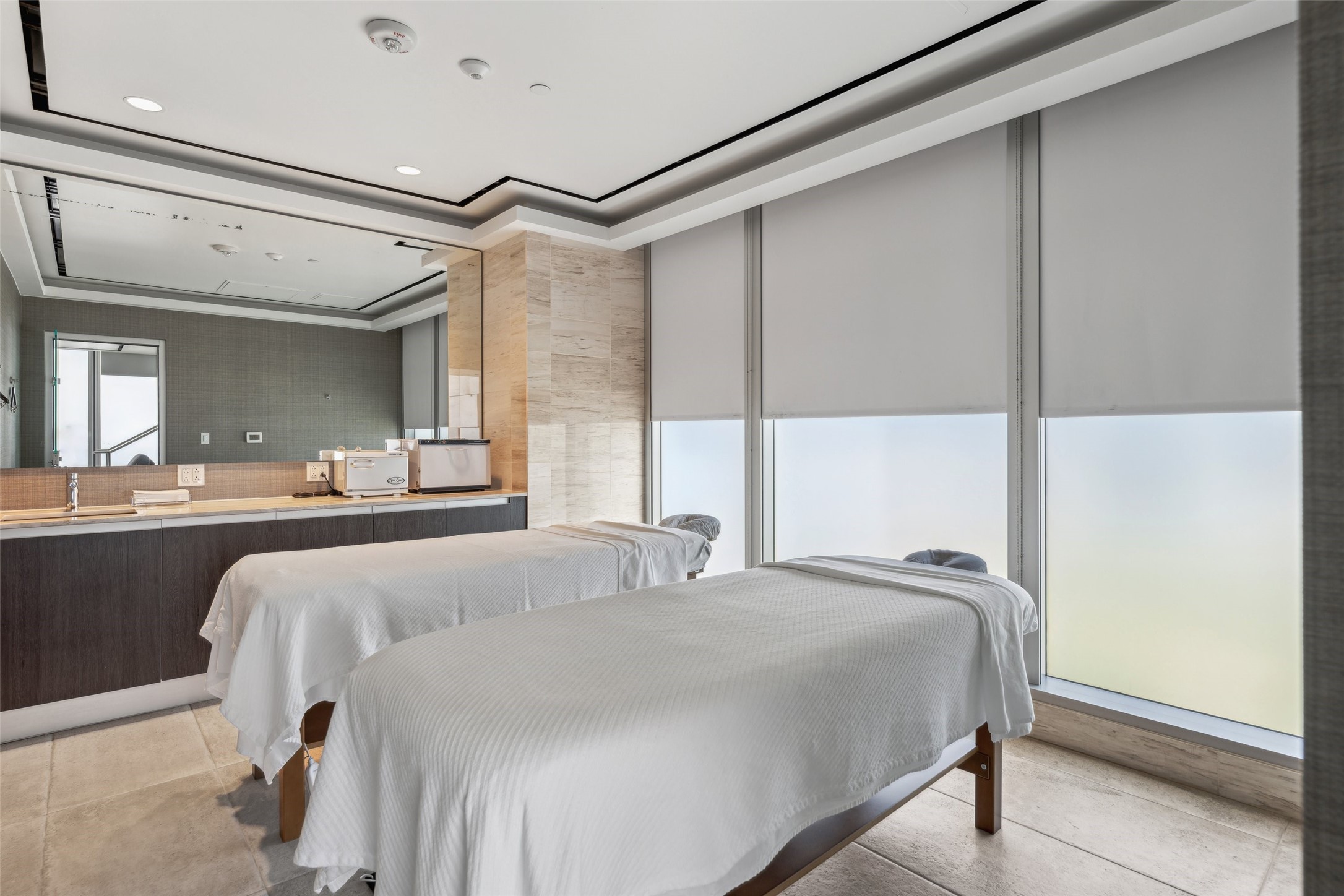 3130 N Harwood Street 905