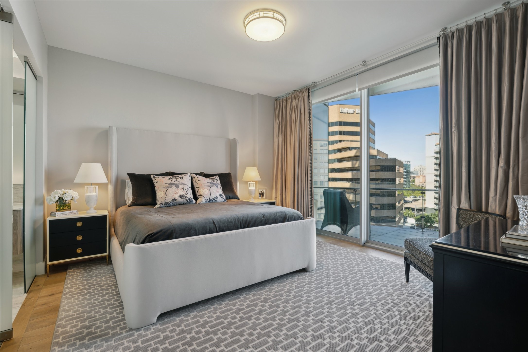 3130 N Harwood Street 905