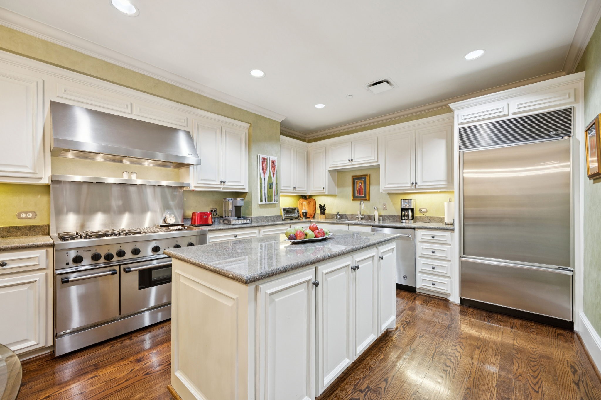 3505 Turtle Creek Boulevard 3B