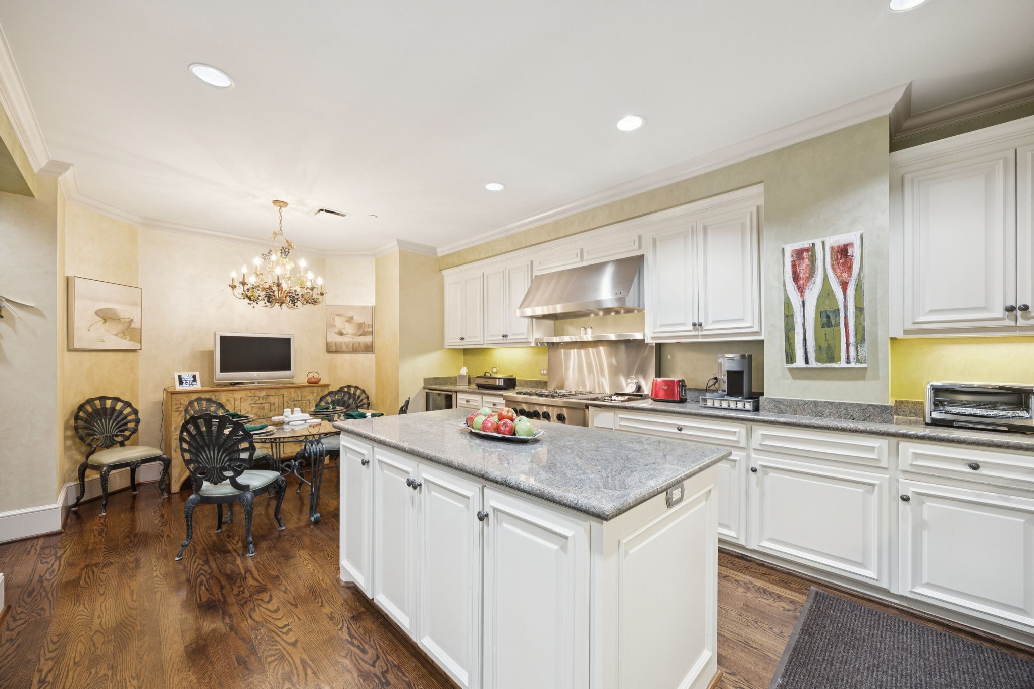 3505 Turtle Creek Boulevard 3B