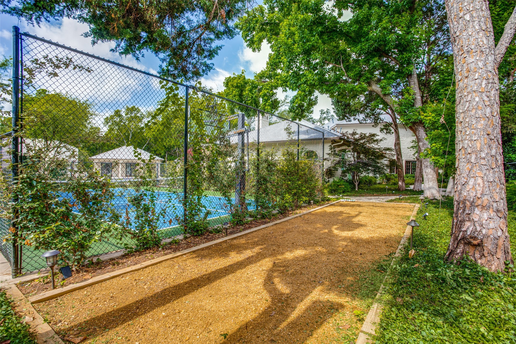 9520 Hathaway Street