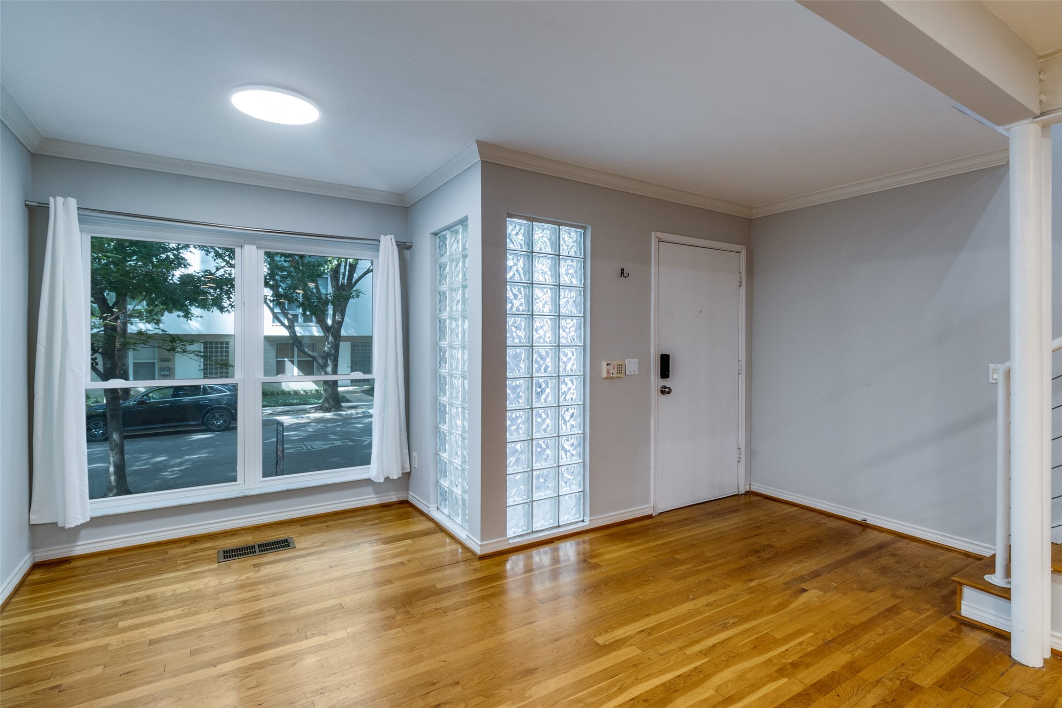 4122 Travis Street 13