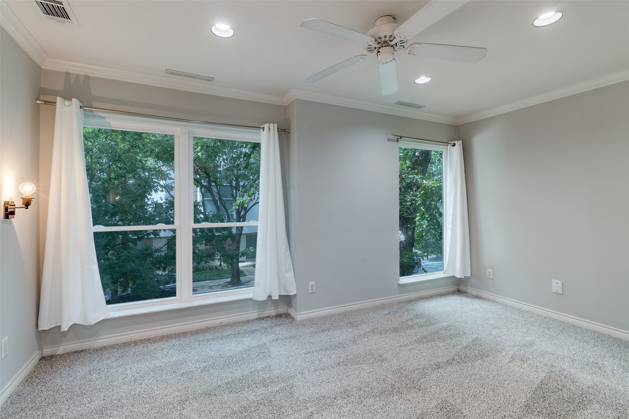 4122 Travis Street 13