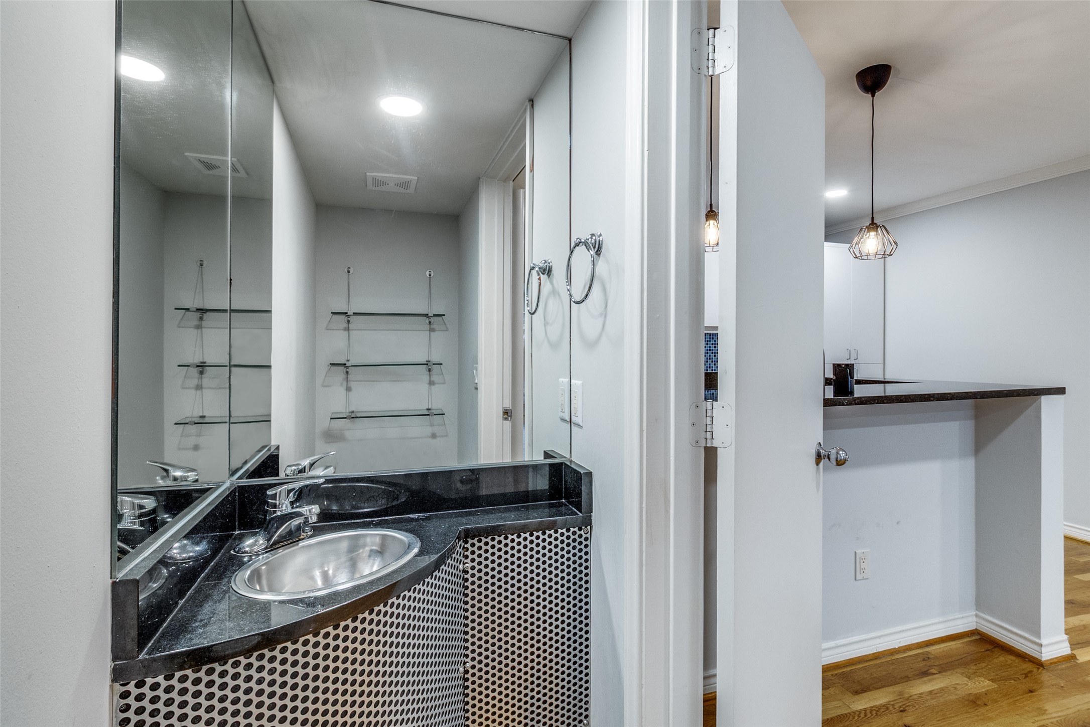 4122 Travis Street 13