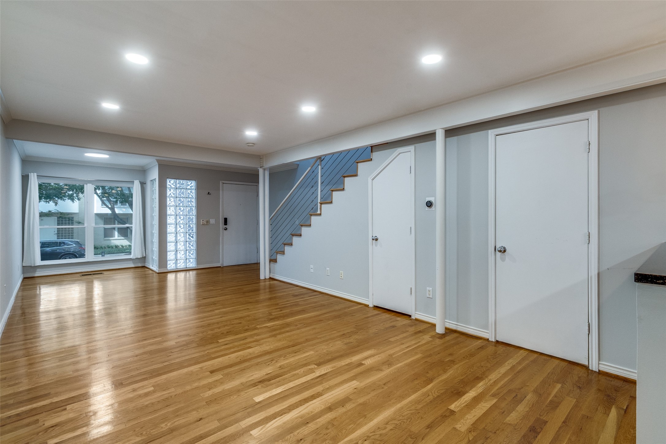 4122 Travis Street 13