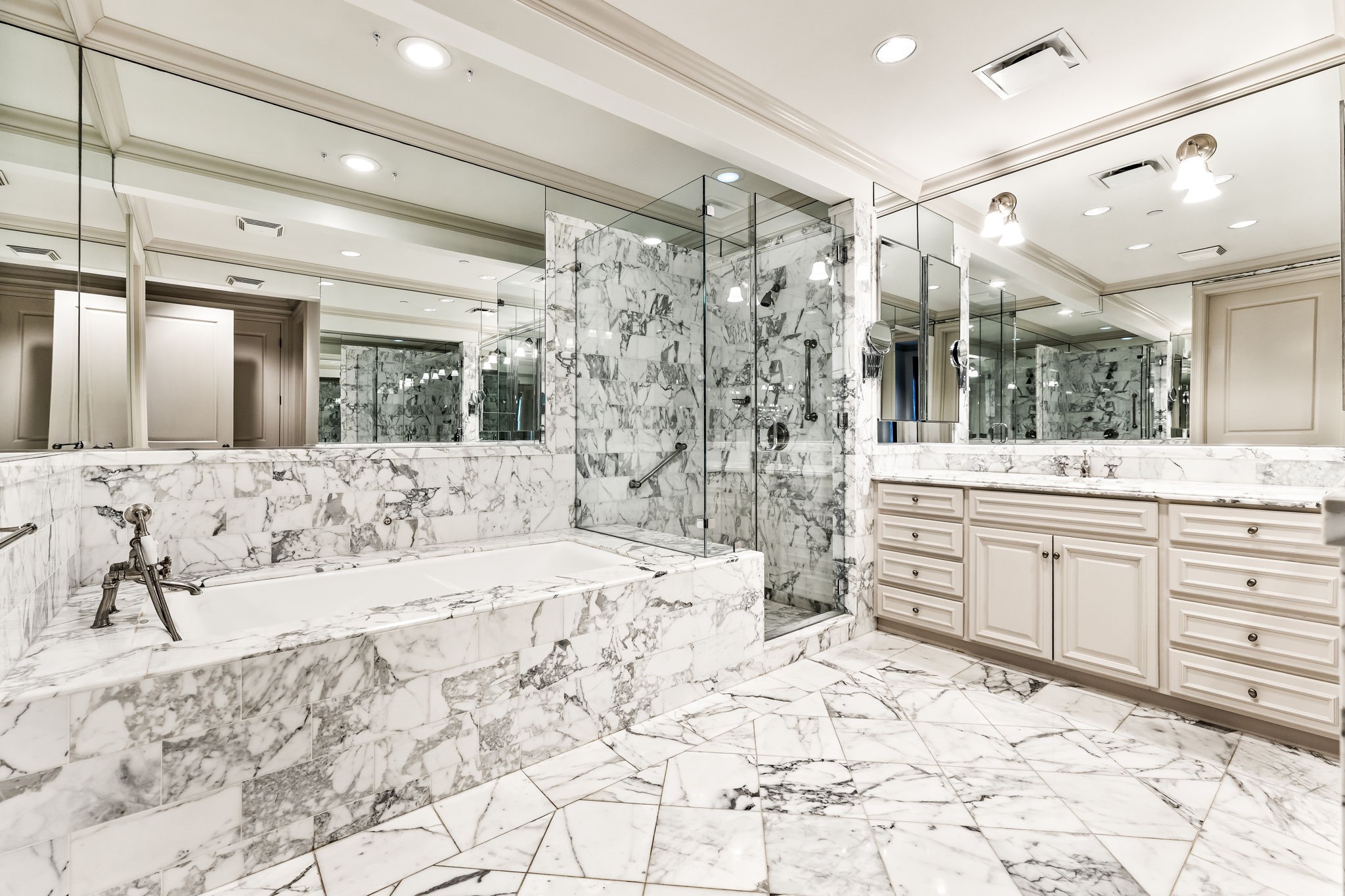 3505 Turtle Creek Boulevard 8B