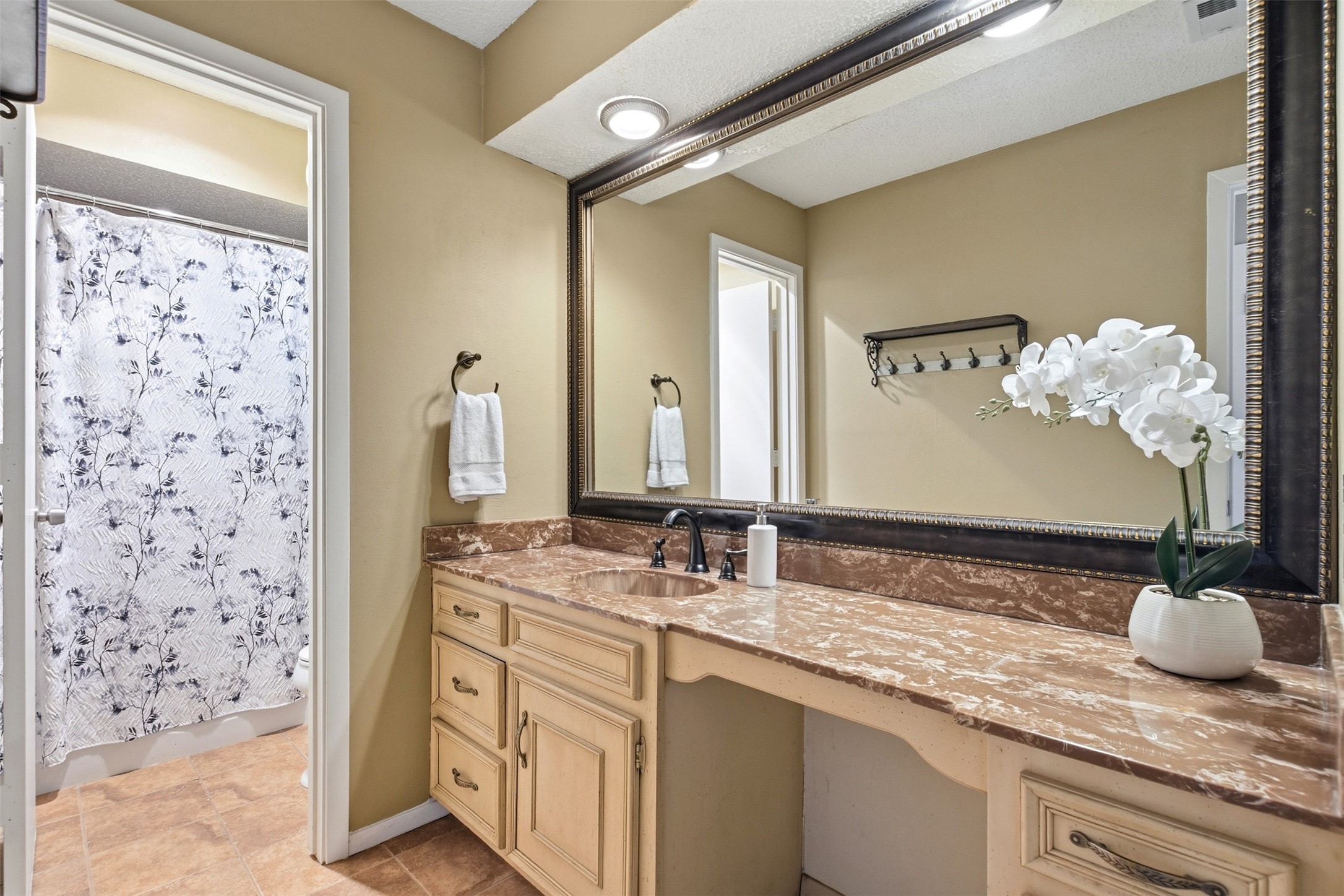 431 Country Side Lane