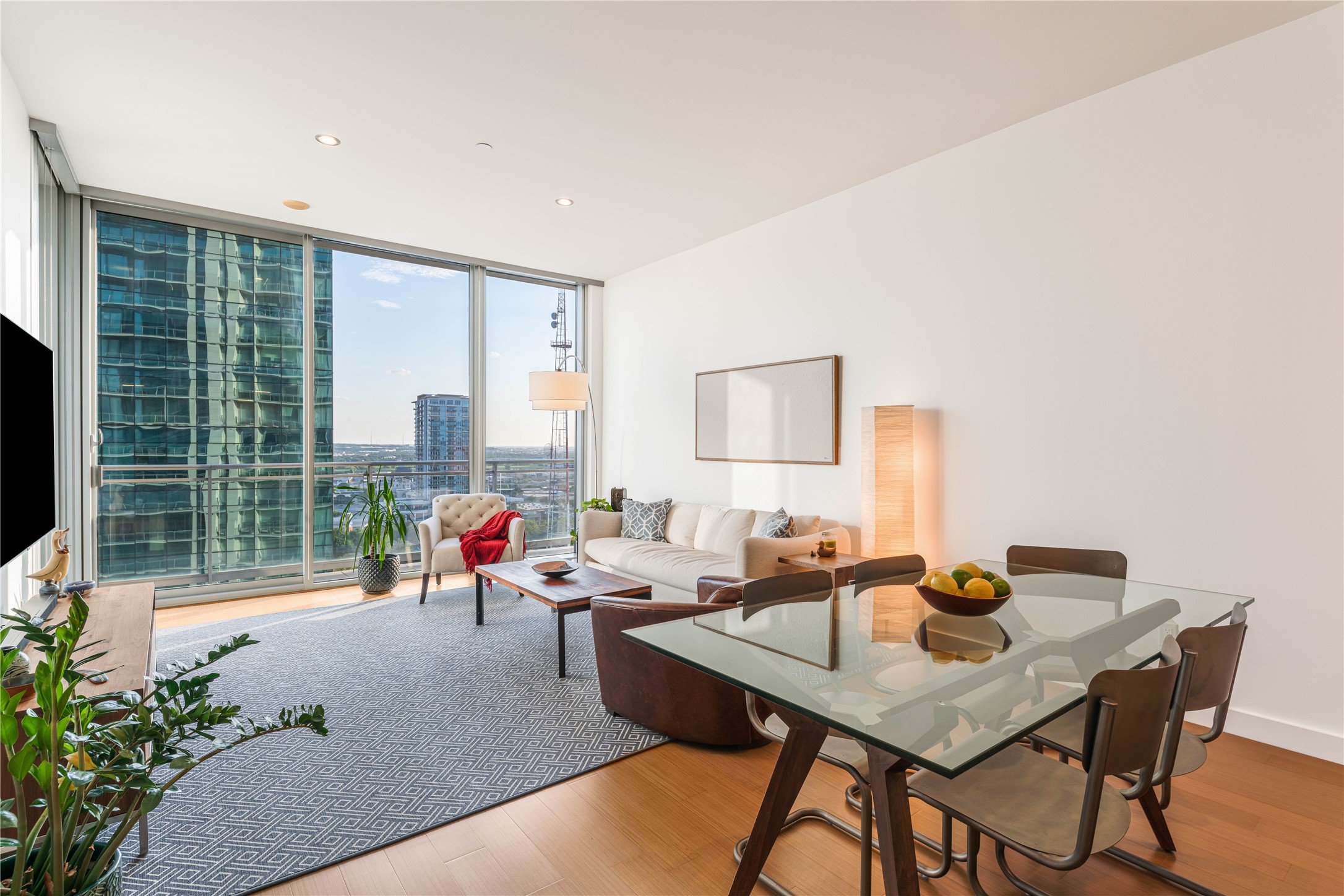 2900 McKinnon Street 1503