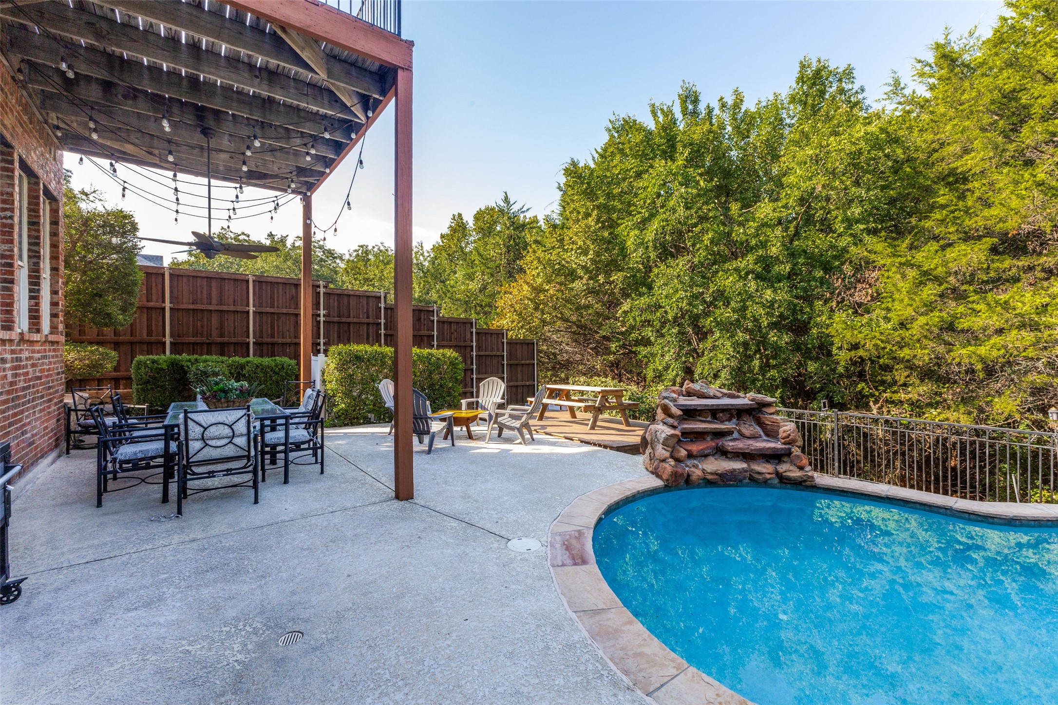 2402 Indian Trail