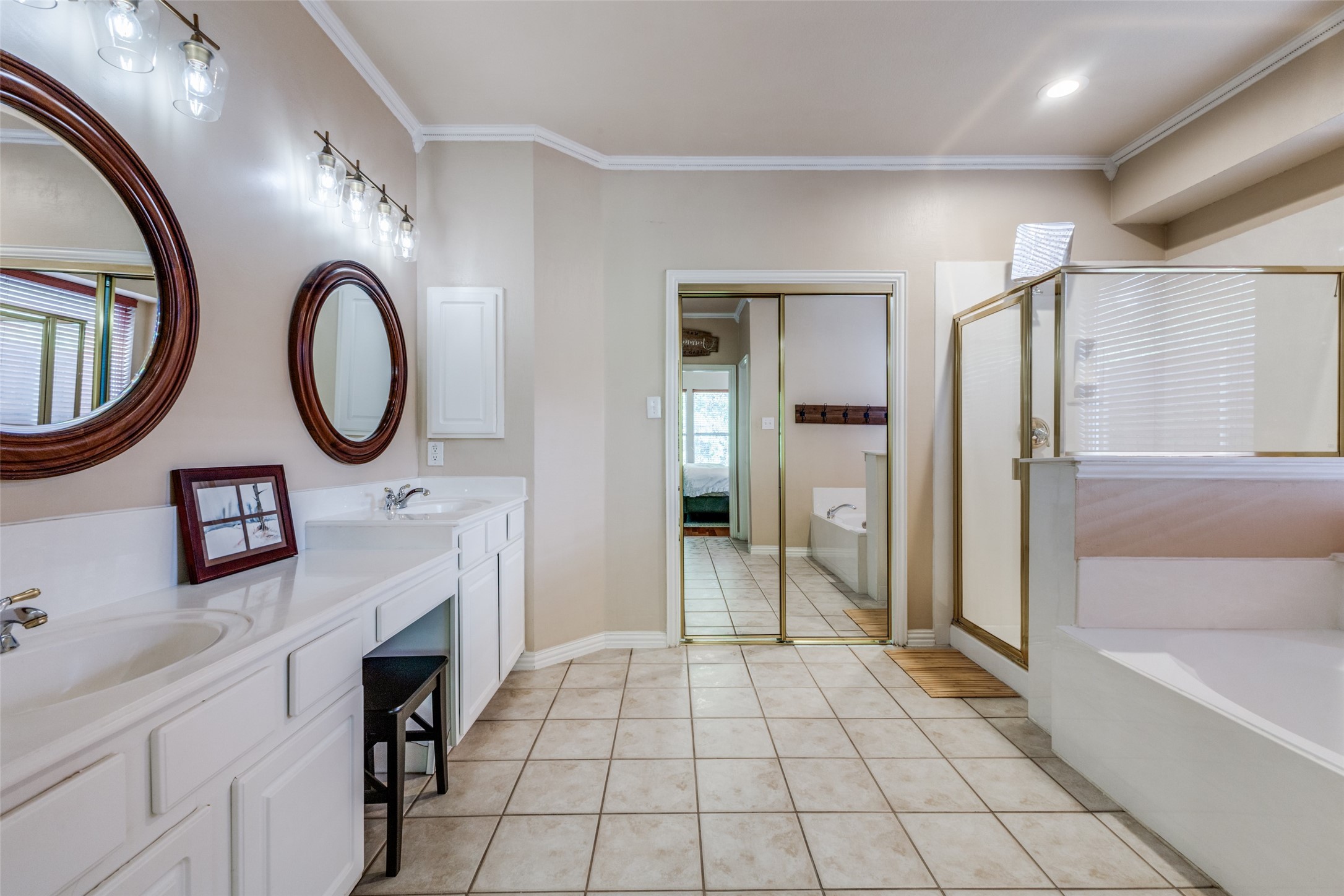 2402 Indian Trail