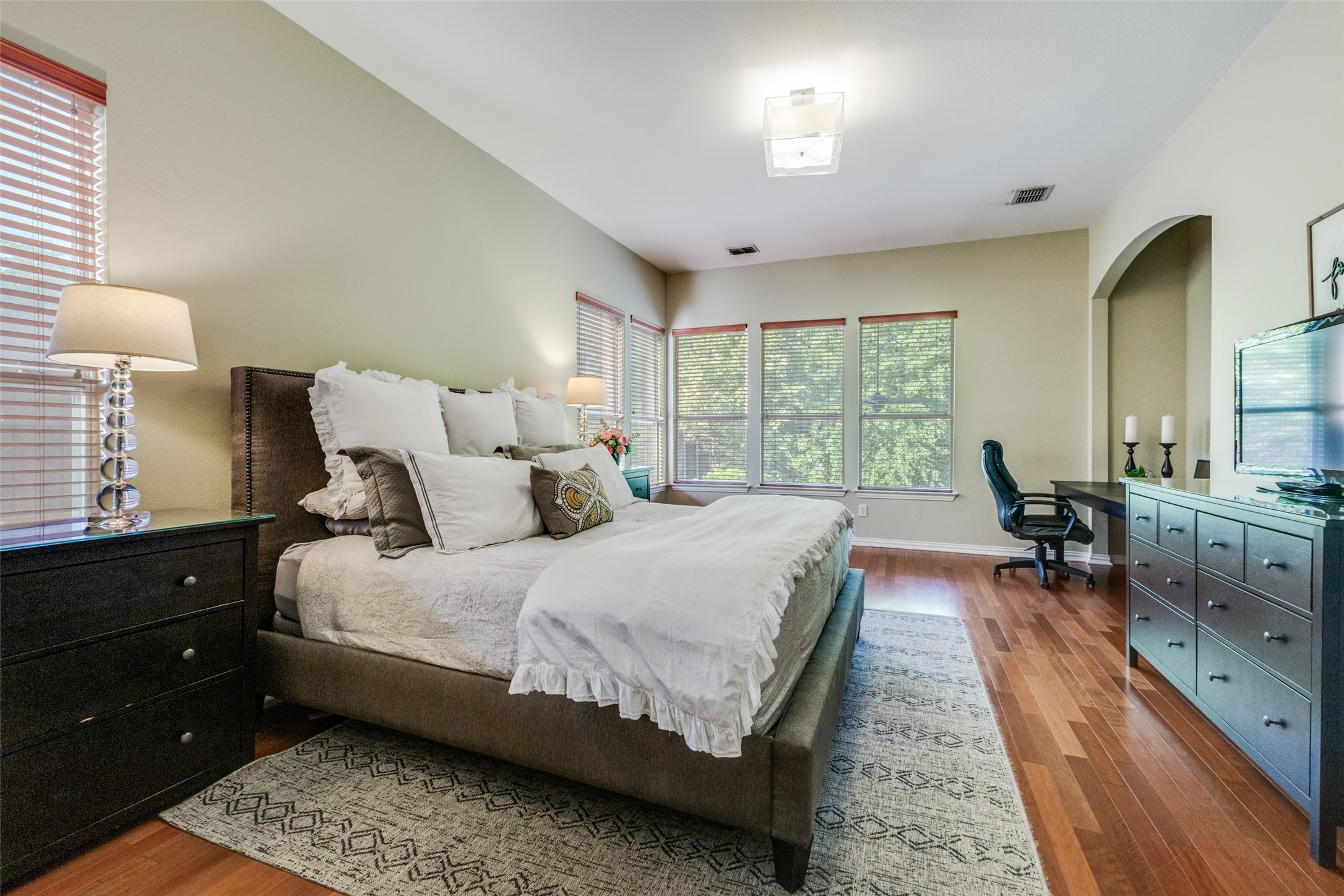 2402 Indian Trail