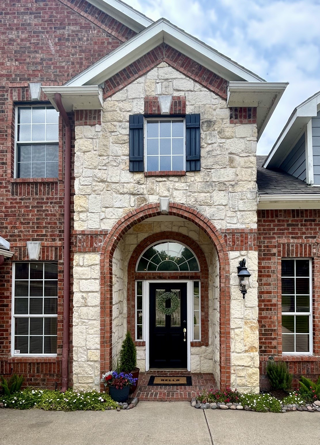 2402 Indian Trail