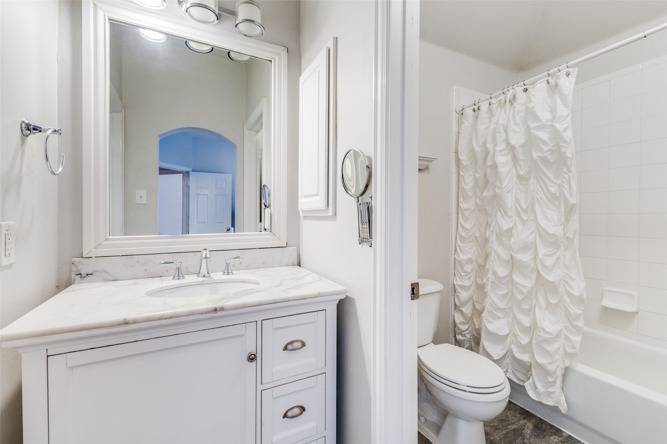 2402 Indian Trail