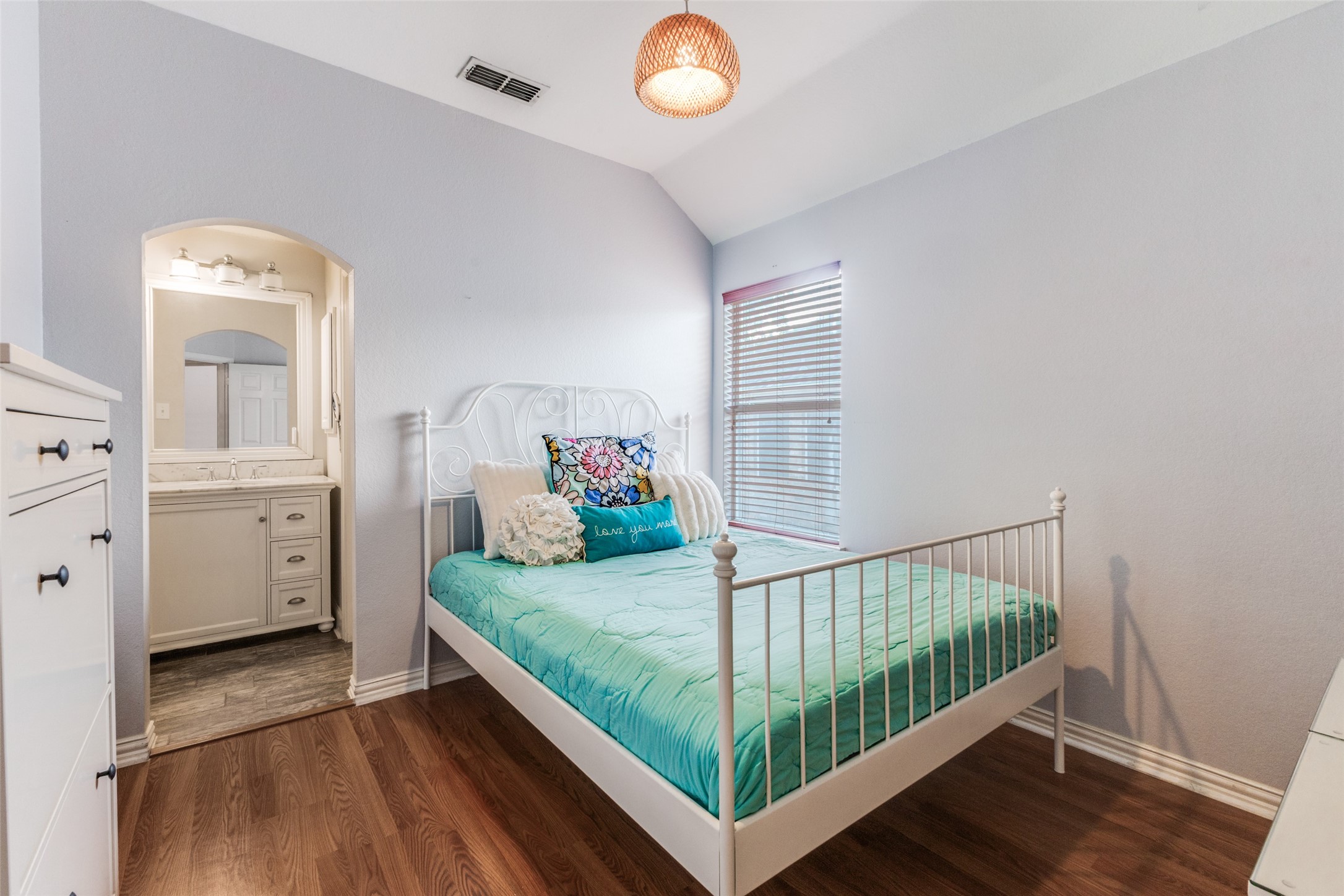 2402 Indian Trail
