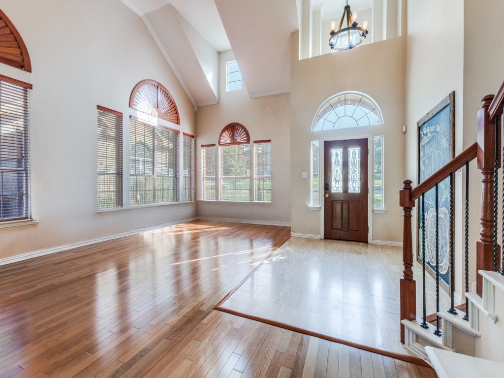 2402 Indian Trail