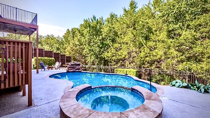 2402 Indian Trail
