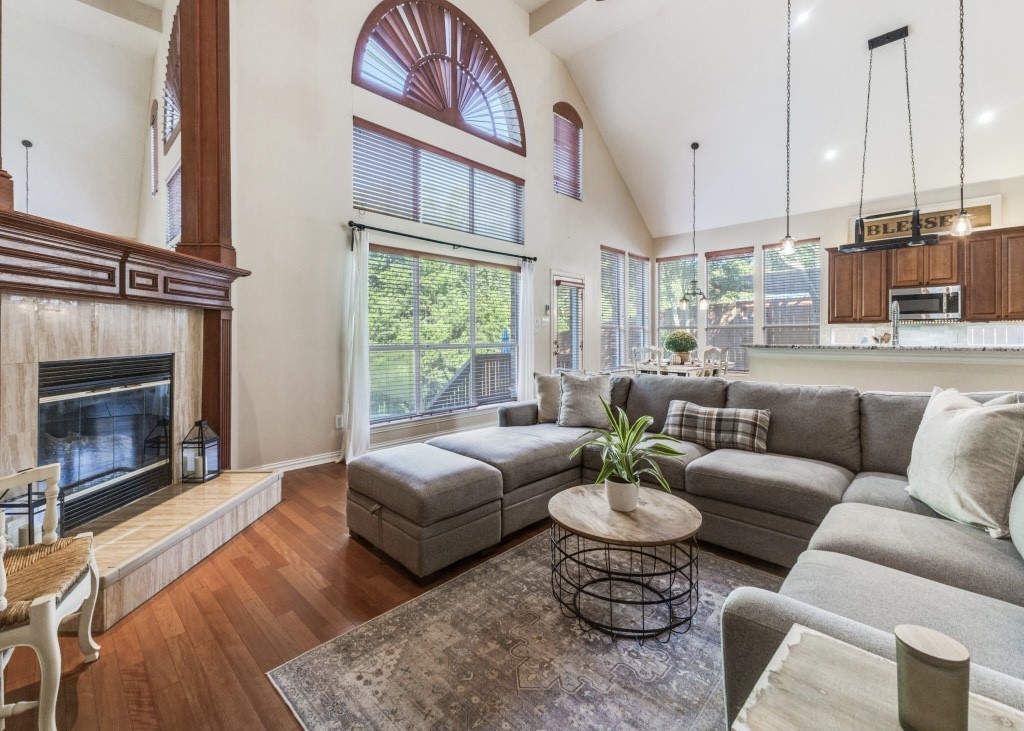 2402 Indian Trail
