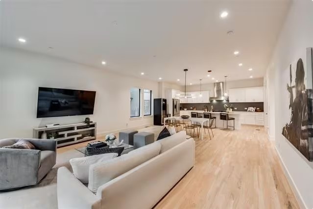 2633 Reagan Street 106