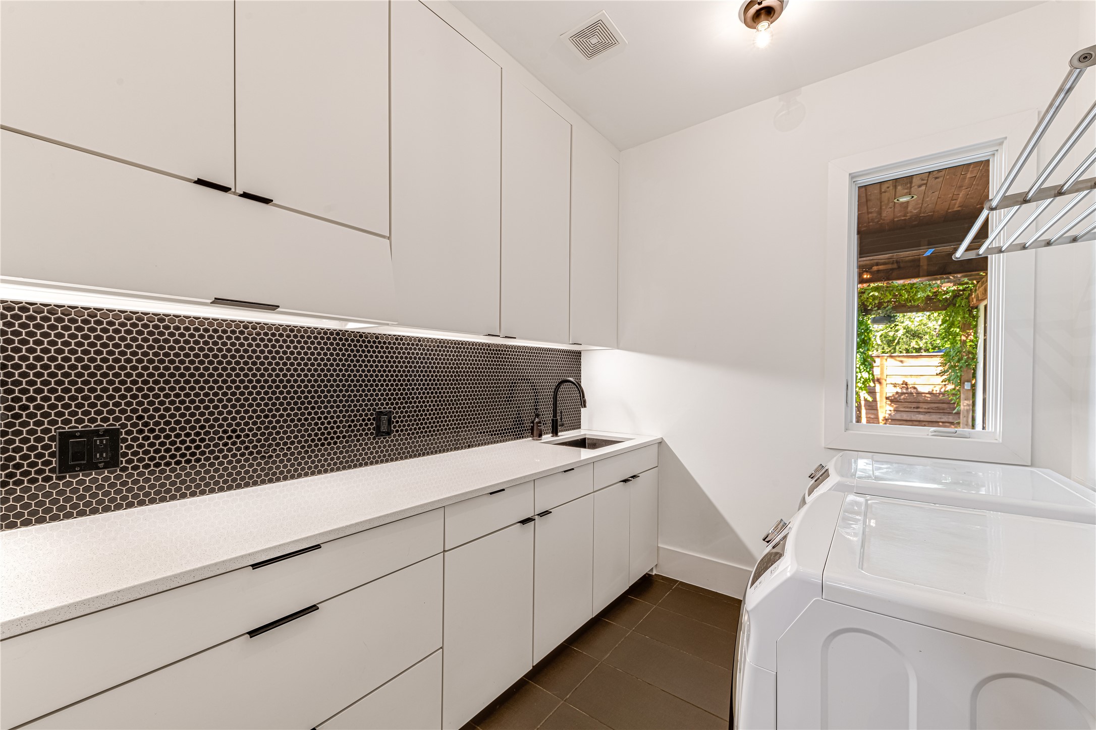 3233 Northwest Parkway