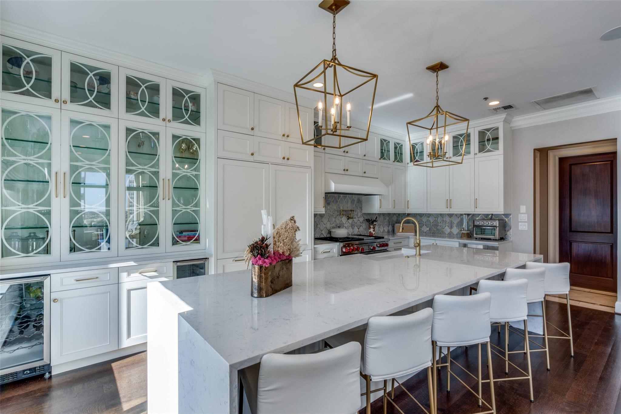 2555 N Pearl Street 1402