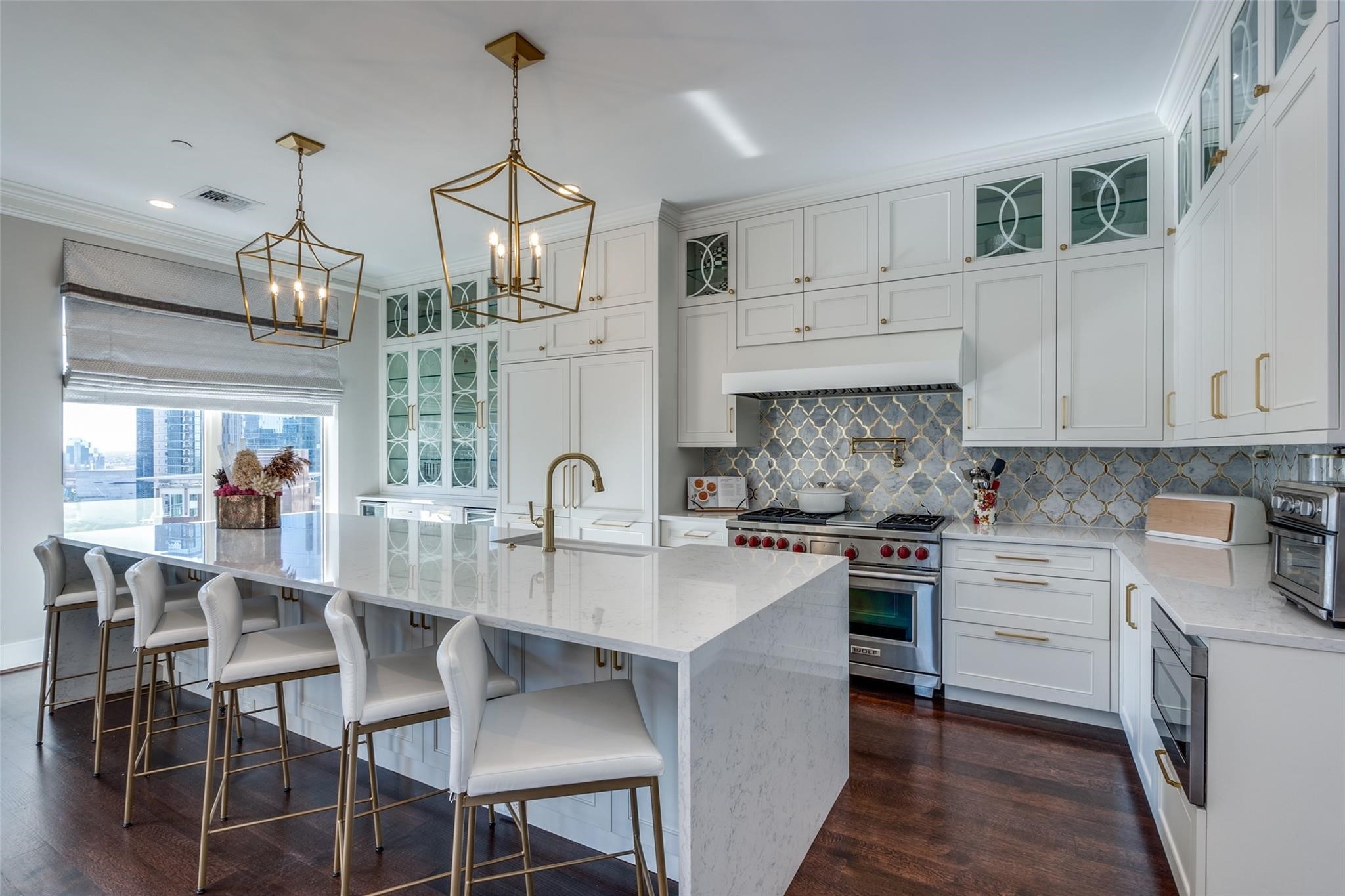 2555 N Pearl Street 1402