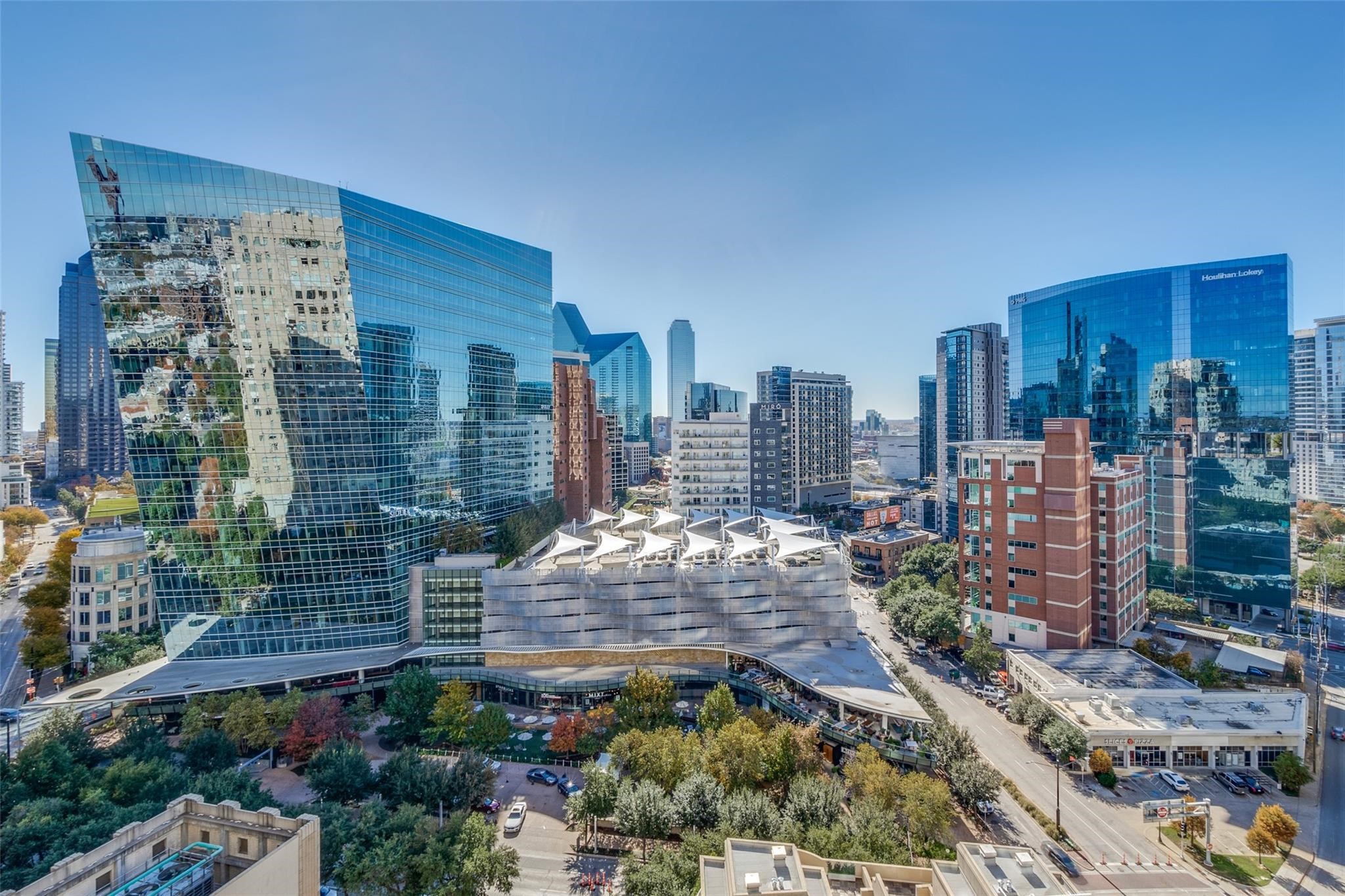 2555 N Pearl Street 1402