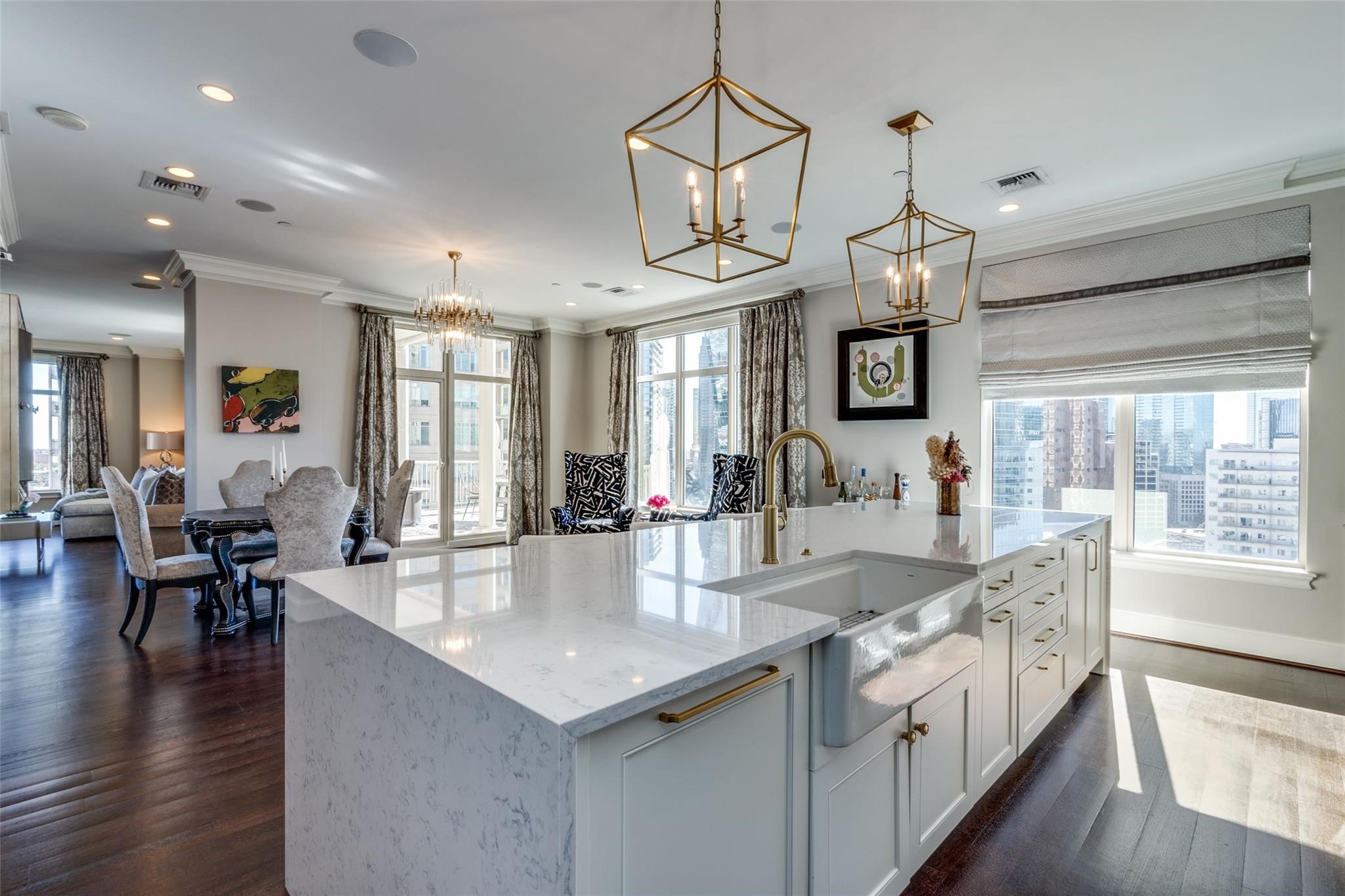 2555 N Pearl Street 1402