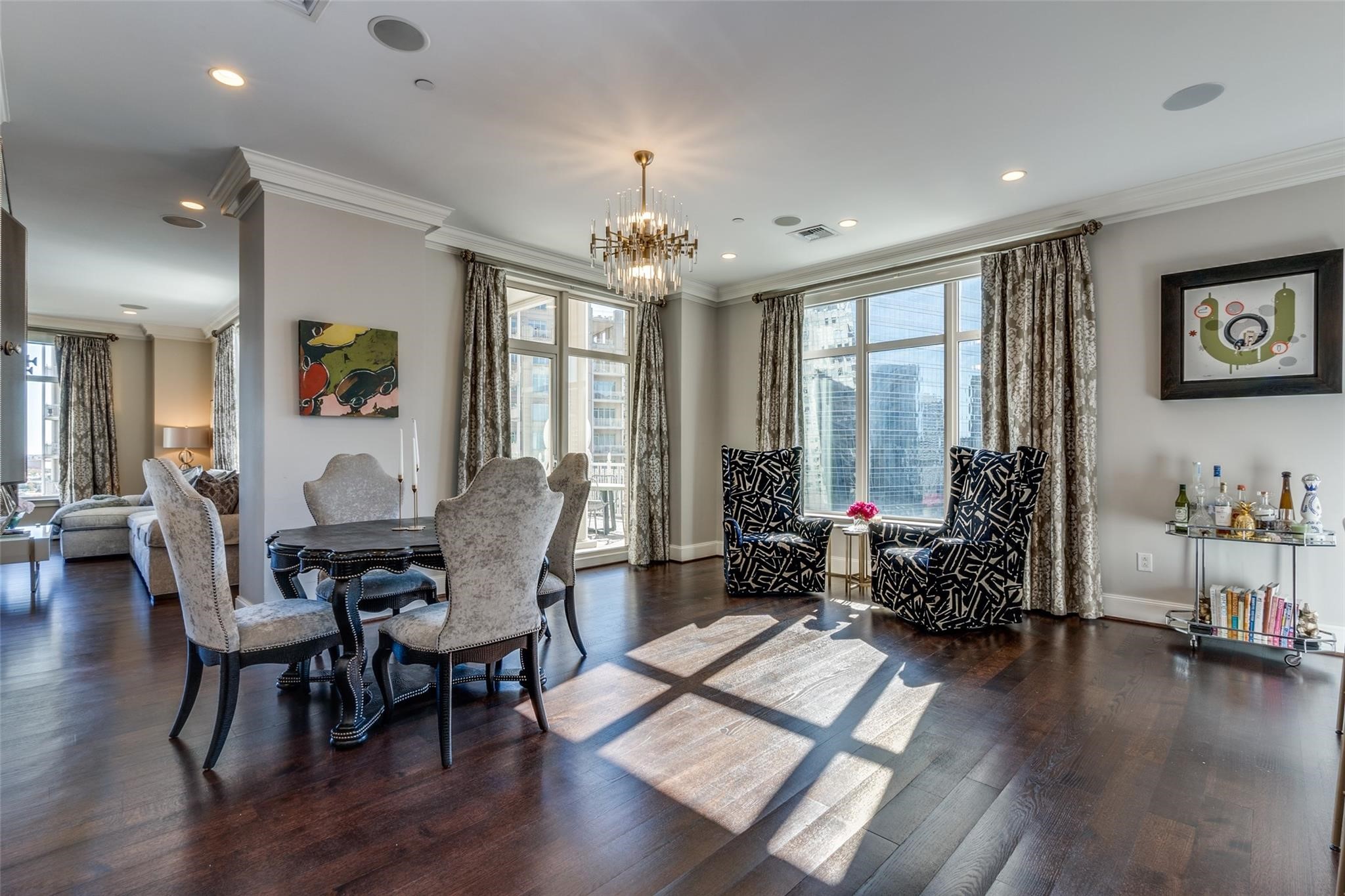 2555 N Pearl Street 1402