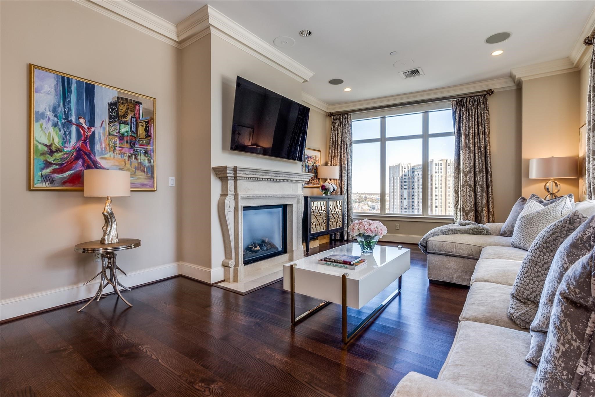 2555 N Pearl Street 1402