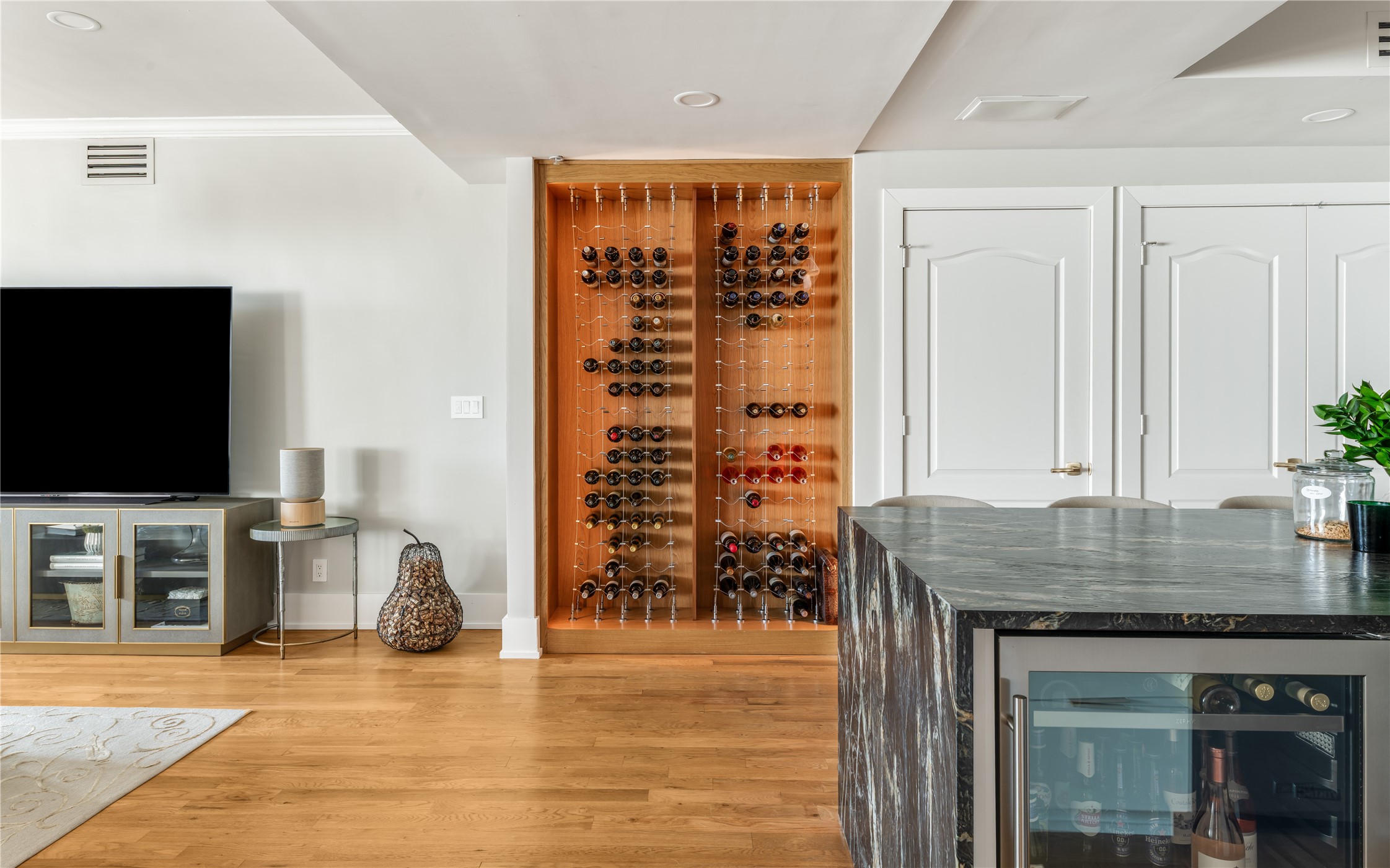 3401 Lee Parkway 404